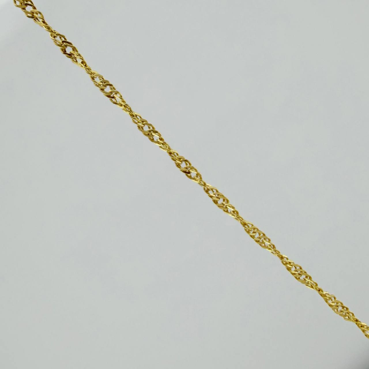 Singapore Chain 1.55 g / 21 3/4 in / 1.68 mm Yellow Gold 18K