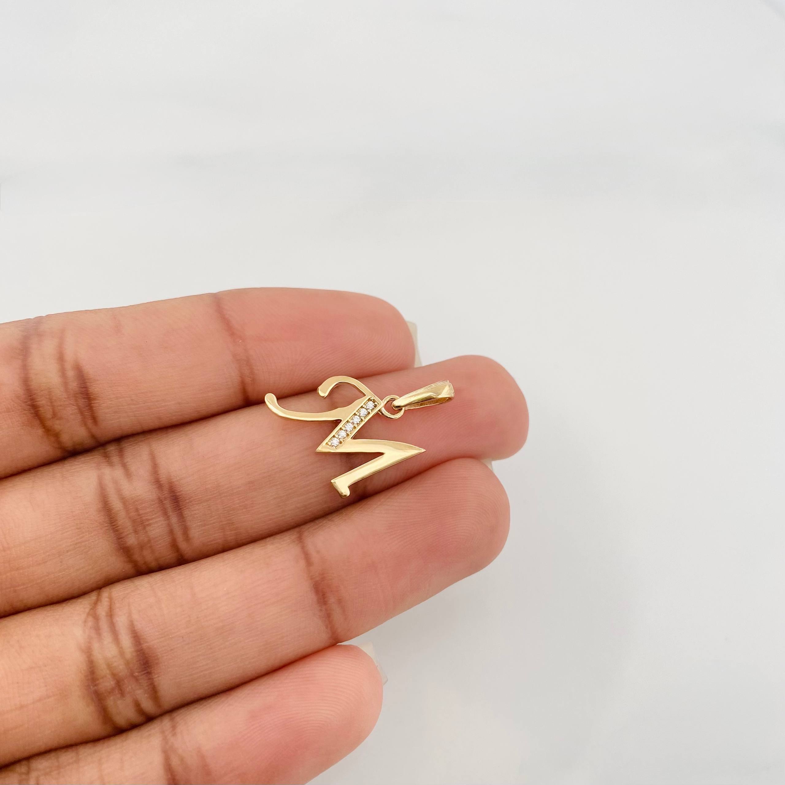 Dije Letra M 1.3 g / 3/4 in Oro Amarillo 18K