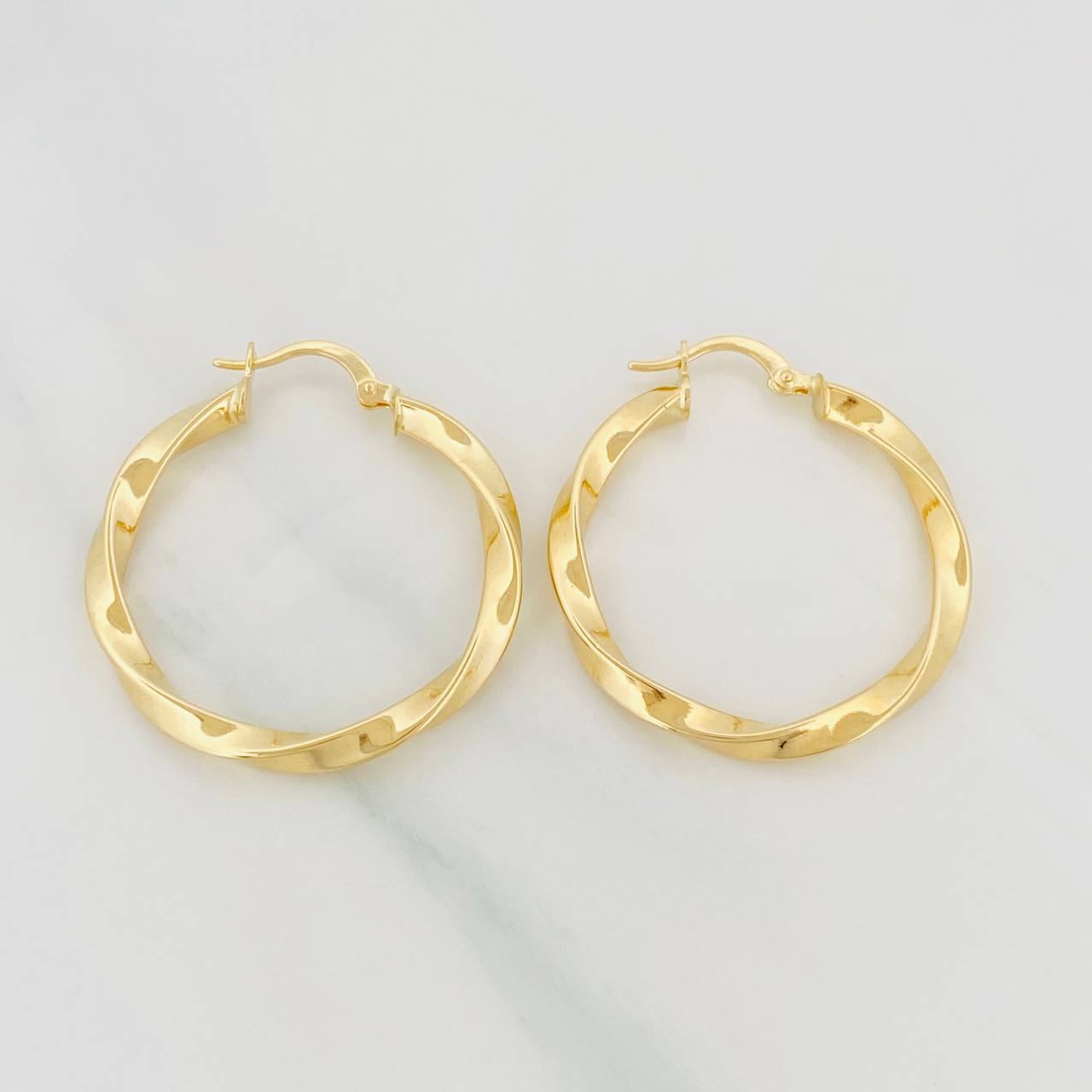 Candongas Kari 2.9g / 1 1/4 in Oro Amarillo 18K