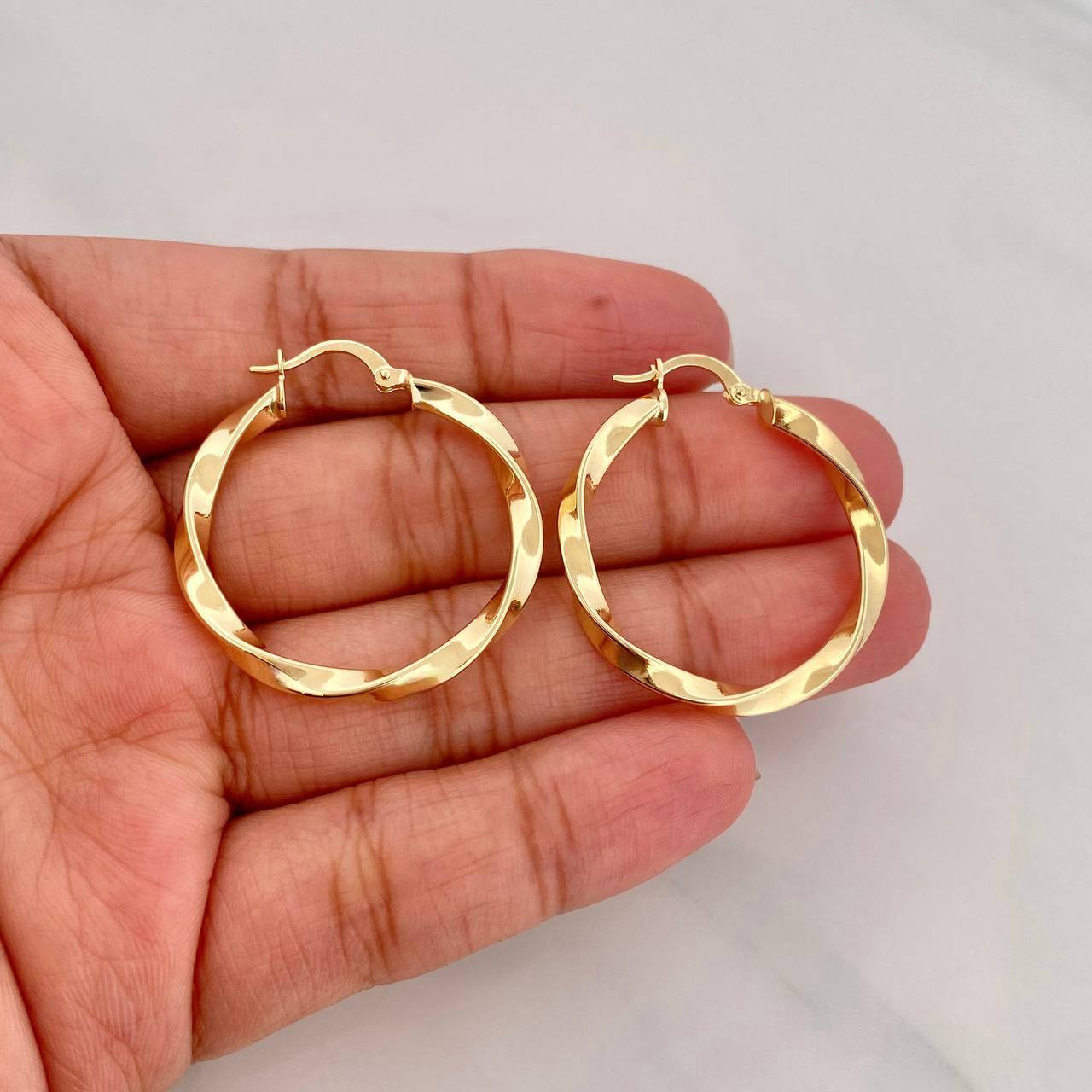 Candongas Kari 2.9g / 1 1/4 in Oro Amarillo 18K