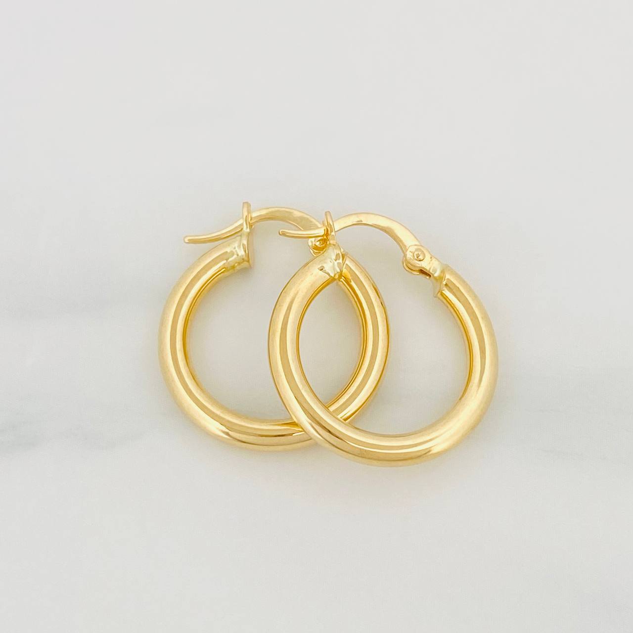 Candongas Aro Liso 2.15g / 3/4 in Oro Amarillo 18K