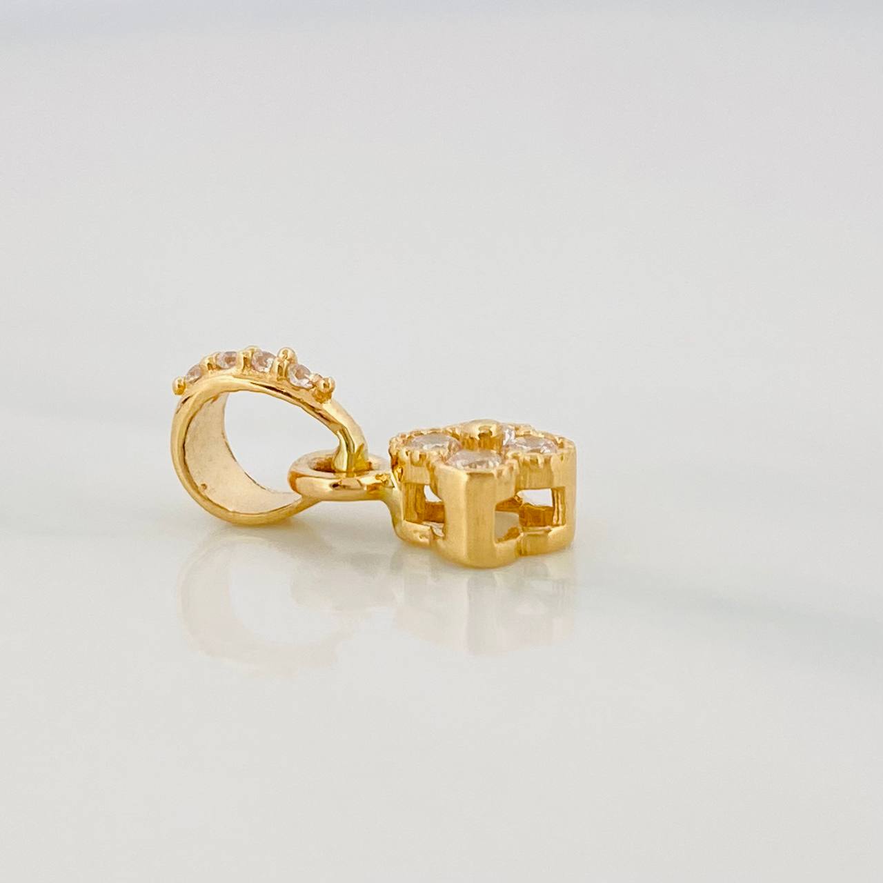 Dije Flor 0.75g / 1/2 in Oro Amarillo 18K