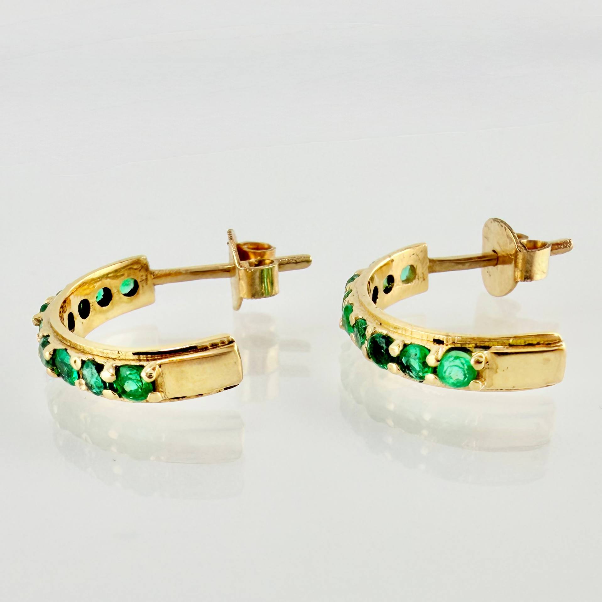 Topos Media Luna Esmeraldas 70pts 2.35gr / 3/4 in / Oro Amarillo 18K *