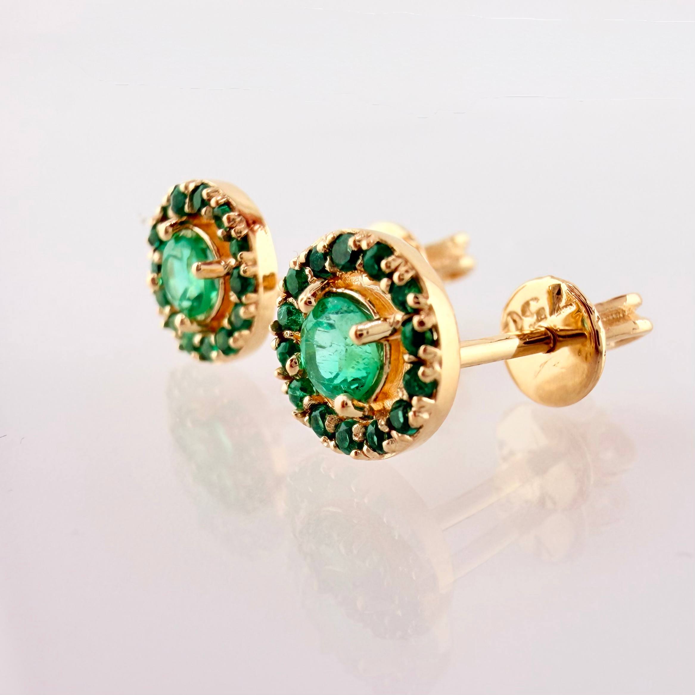 Topos Halo Circulo Esmeraldas 66pts 1.9gr / 7.2mm Oro Amarillo 18K *