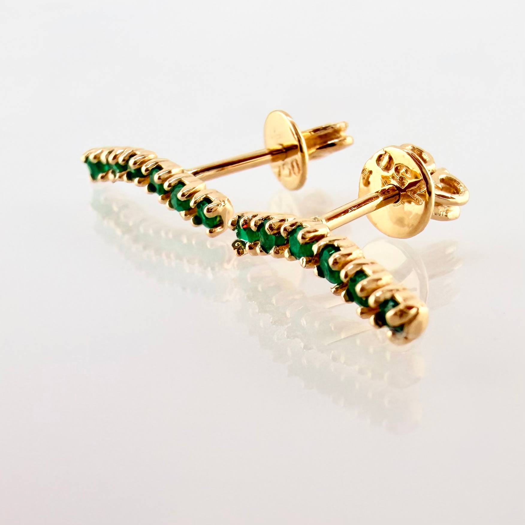 Topos Estella Curva Esmeraldas 19pts 1.4gr / 1/2 in / Oro Amarillo 18K *