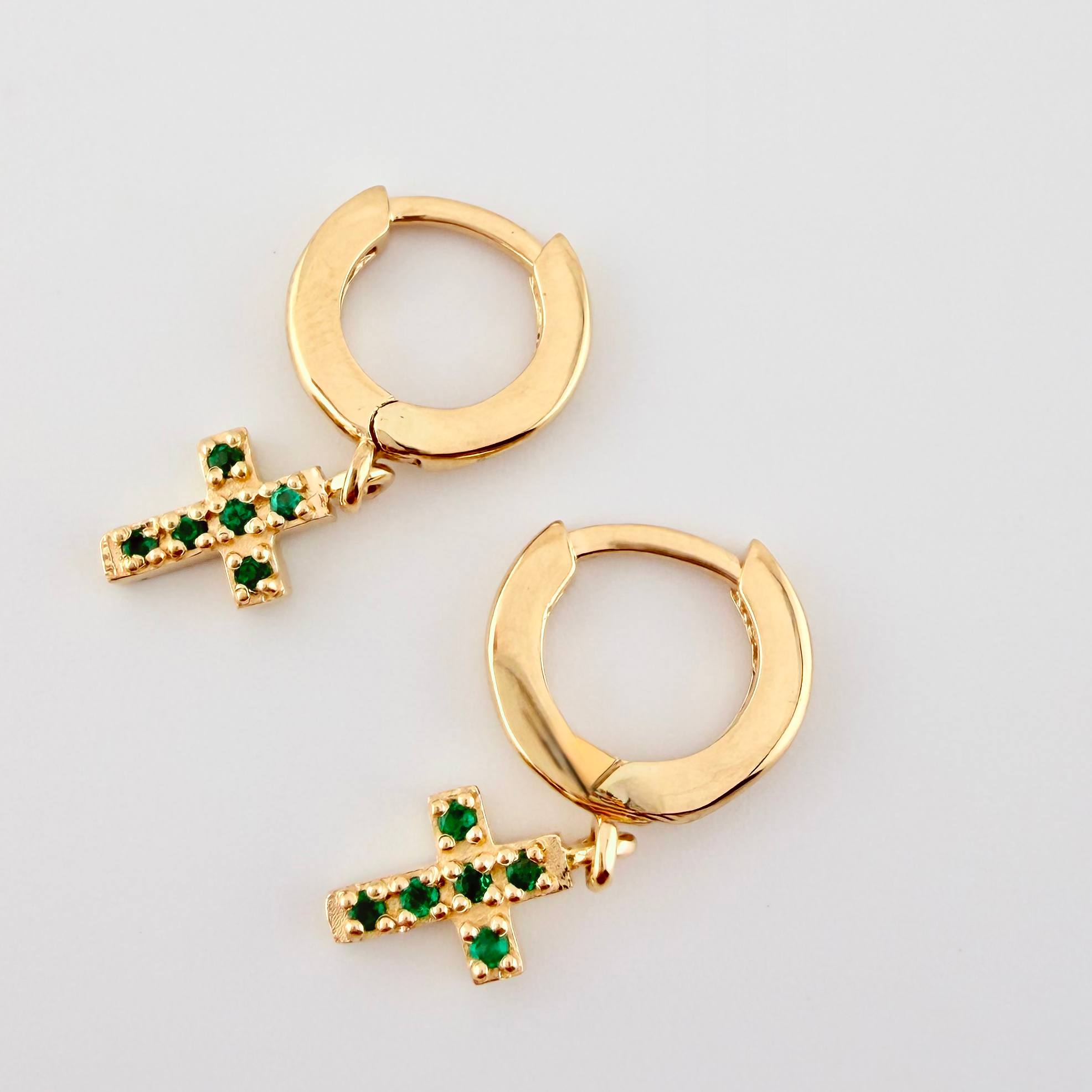 Candongas Cruz Colgante Esmeraldas 19pts 2.6gr / 3/4 in / Oro Amarillo 18K *