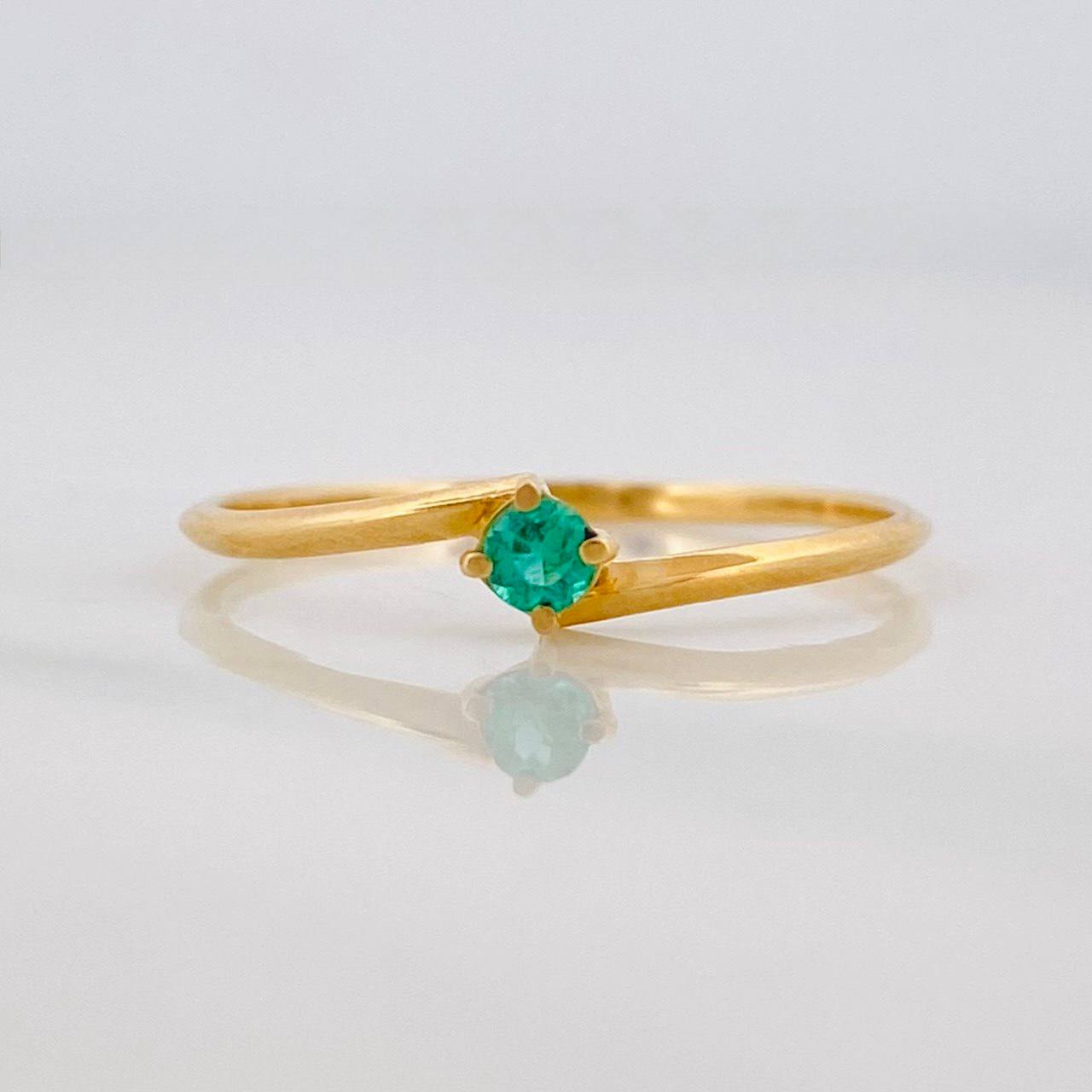 Solitaire Ring Emerald 6pts 0.9g / T6 1/2 Yellow Gold 18K