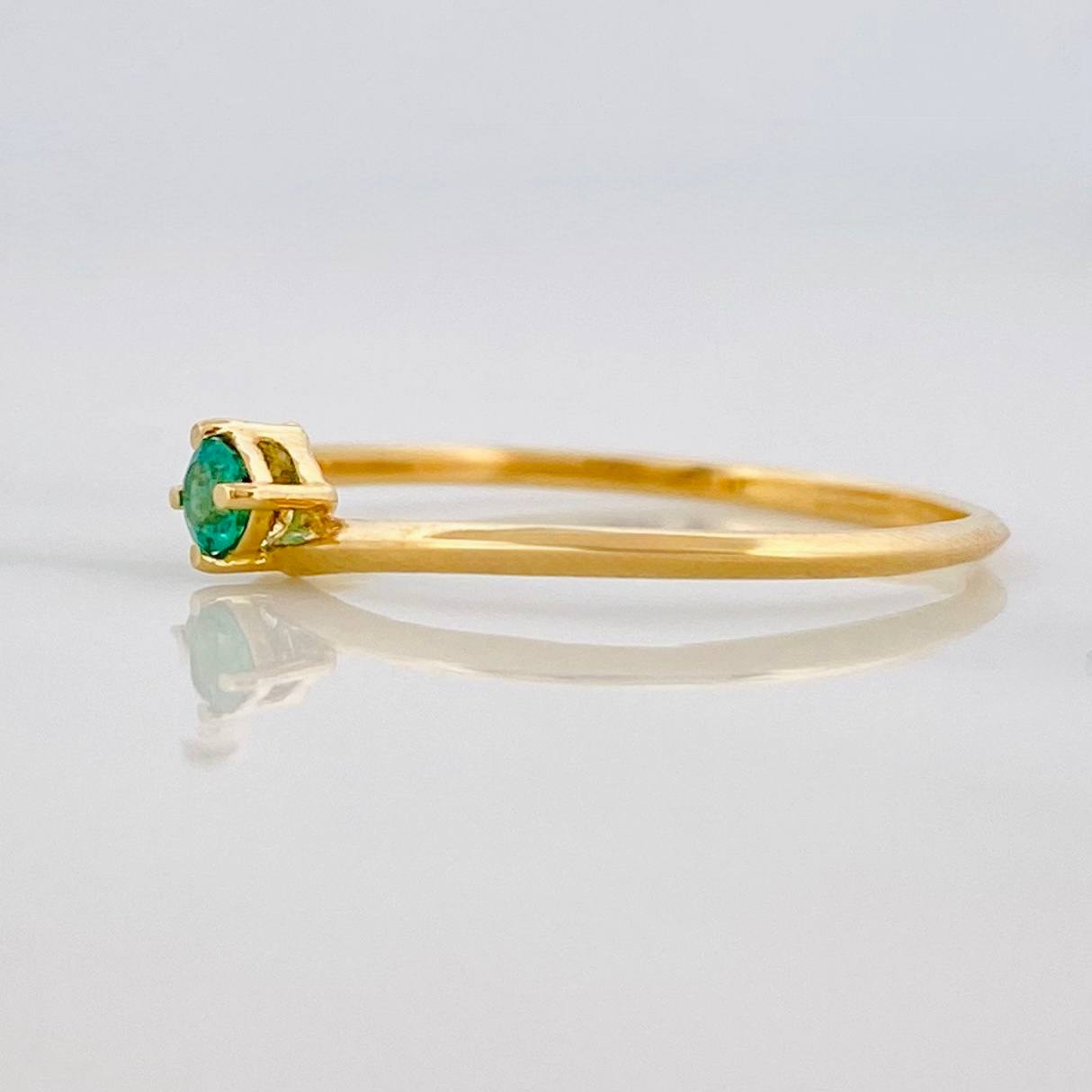 Solitaire Ring Emerald 6pts 0.9g / T6 1/2 Yellow Gold 18K