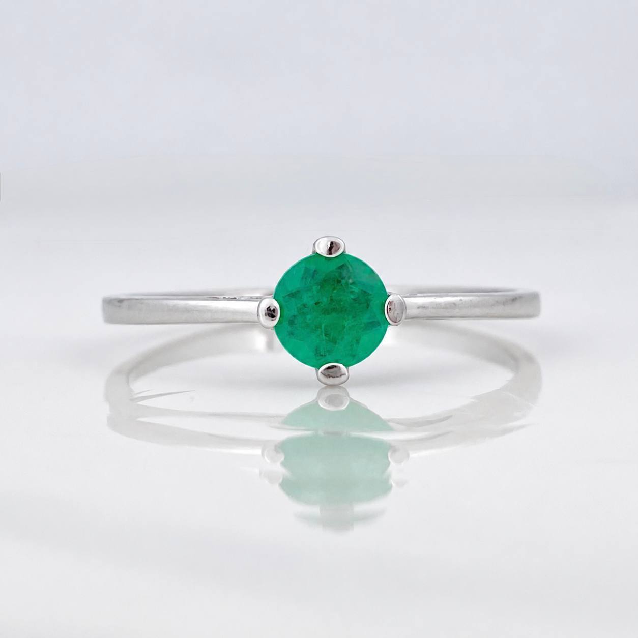 Anillo Solitario Esmeralda 50pts 1.35g / T6 1/2 Oro Blanco 18K