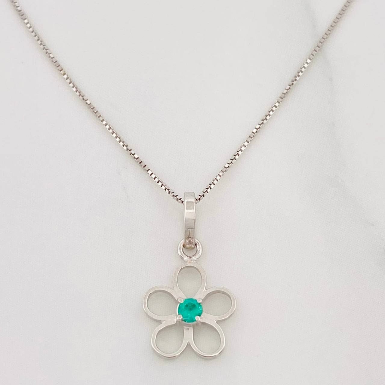Venetian Chain Set + Flower Pendant Emerald 4pts / 1.45g / 18 in 18K White Gold