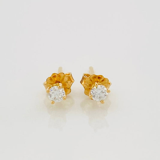 Stud Earrings Four Prongs 0.8 g / in / 2.76 mm Yellow Gold 18K
