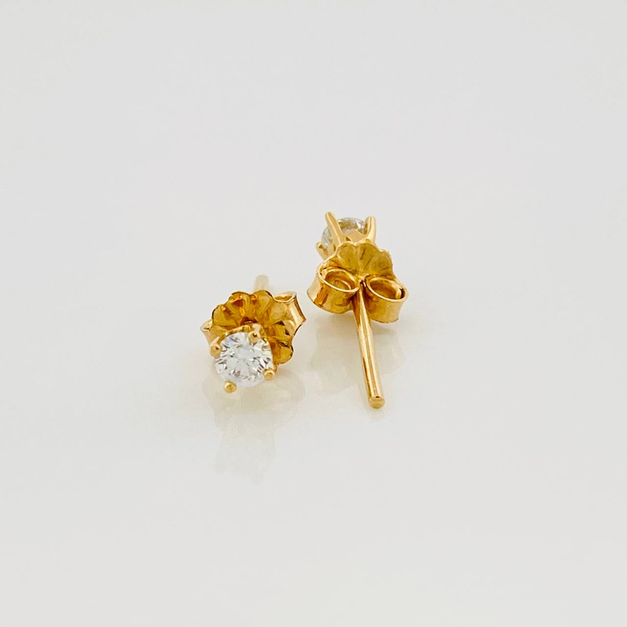 Topos Cuatro Garras 0.8 g / in / 2.76 mm Oro Amarillo 18K
