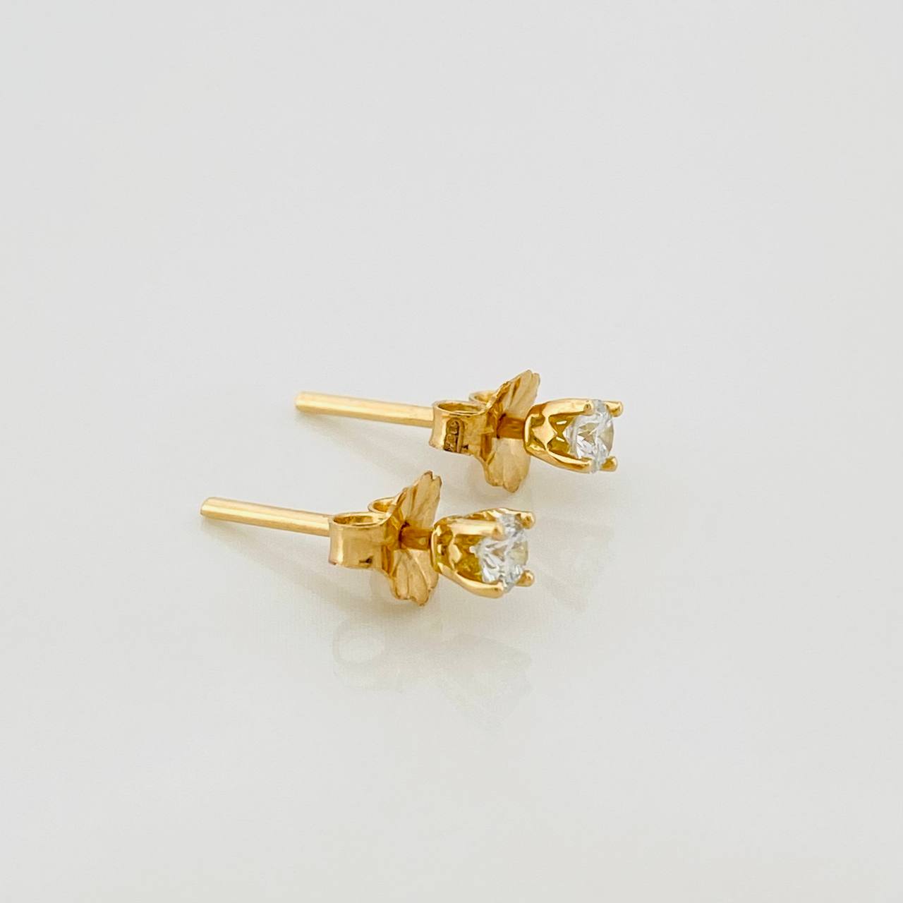 Topos Cuatro Garras 0.8 g / in / 2.76 mm Oro Amarillo 18K