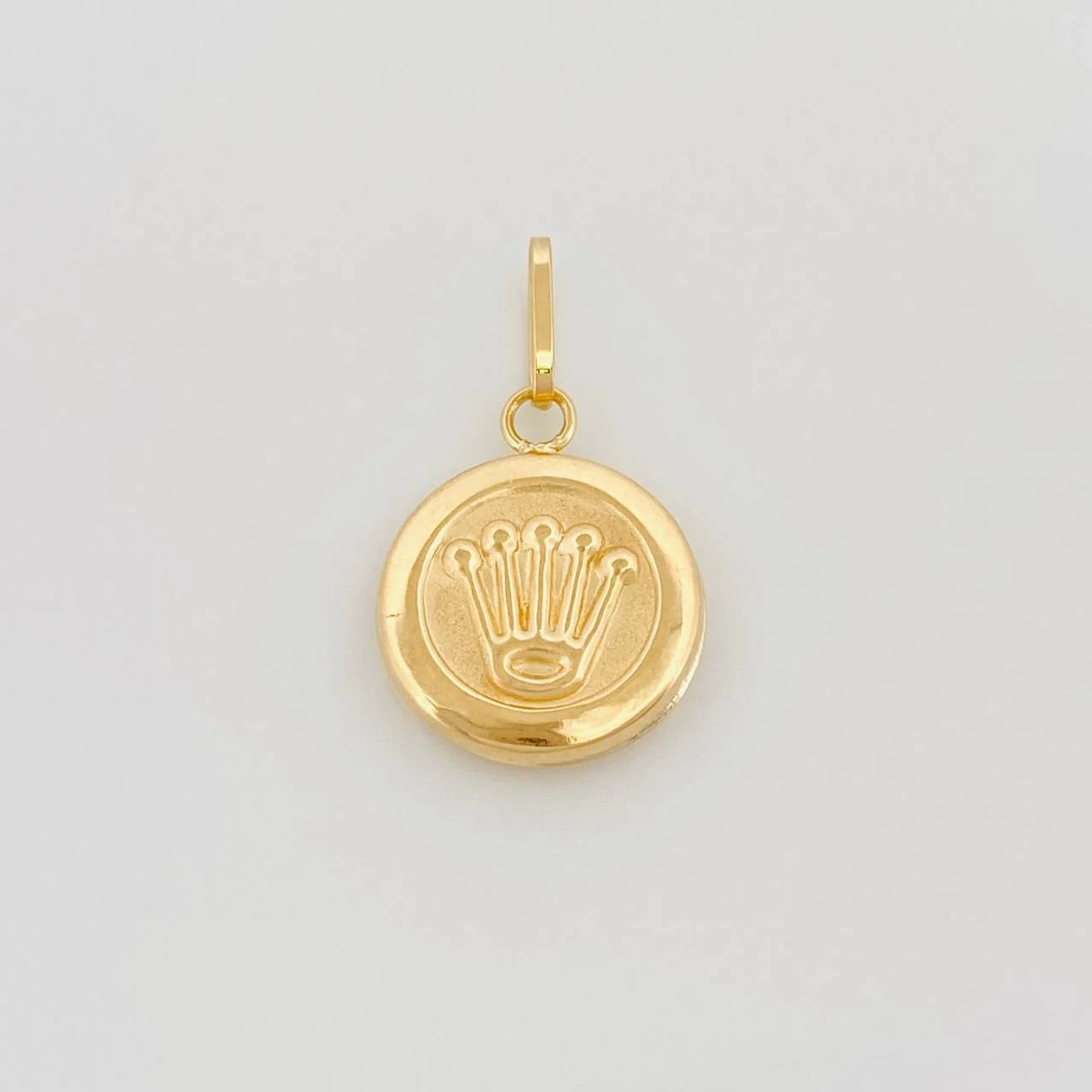 Dije Corona 0.85g / 3/4 in Oro Amarillo 18K