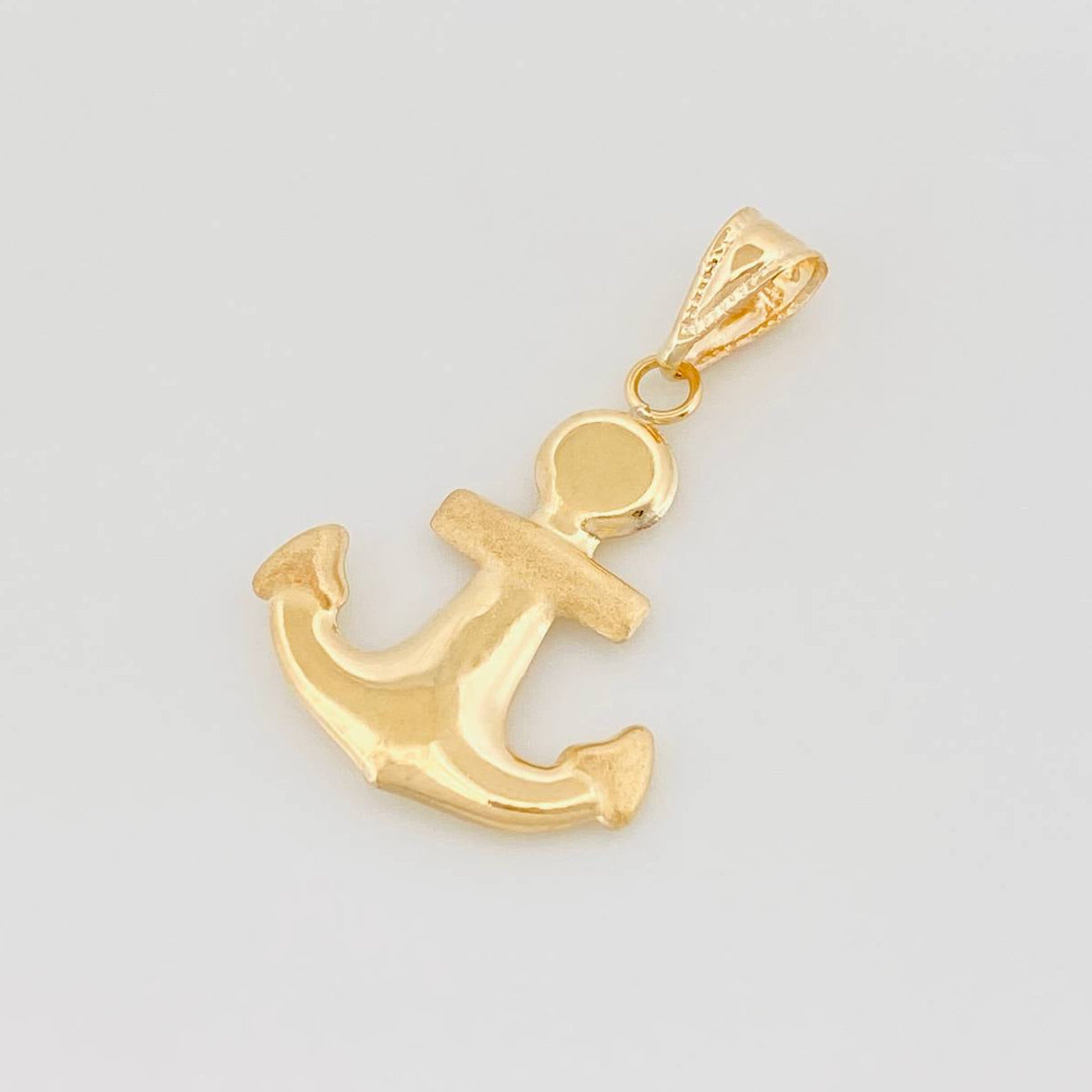 Dije Ancla 0.85 g / 1 in Oro Amarillo 18K