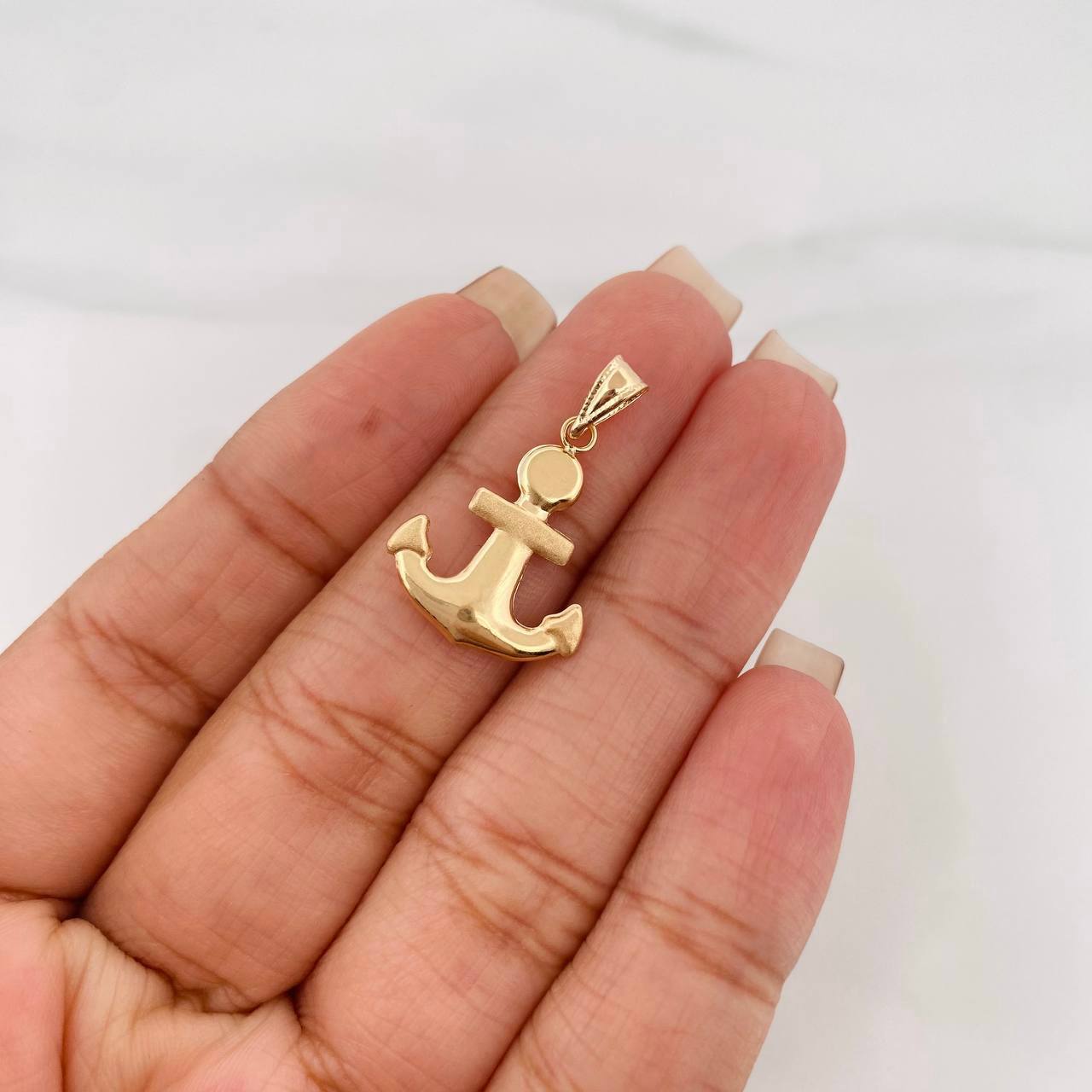 Dije Ancla 0.85 g / 1 in Oro Amarillo 18K