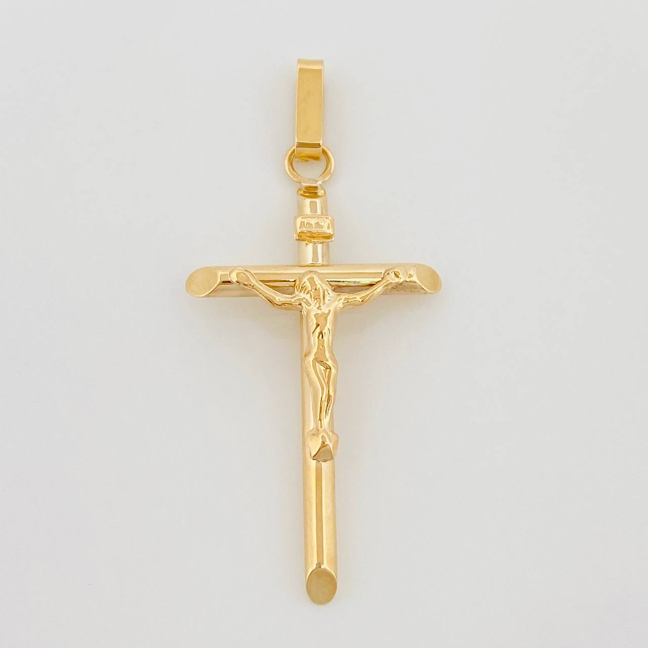 Pendant Cross Christ Flat Tips 1.2 g / 1 1/2 in 18K Yellow Gold
