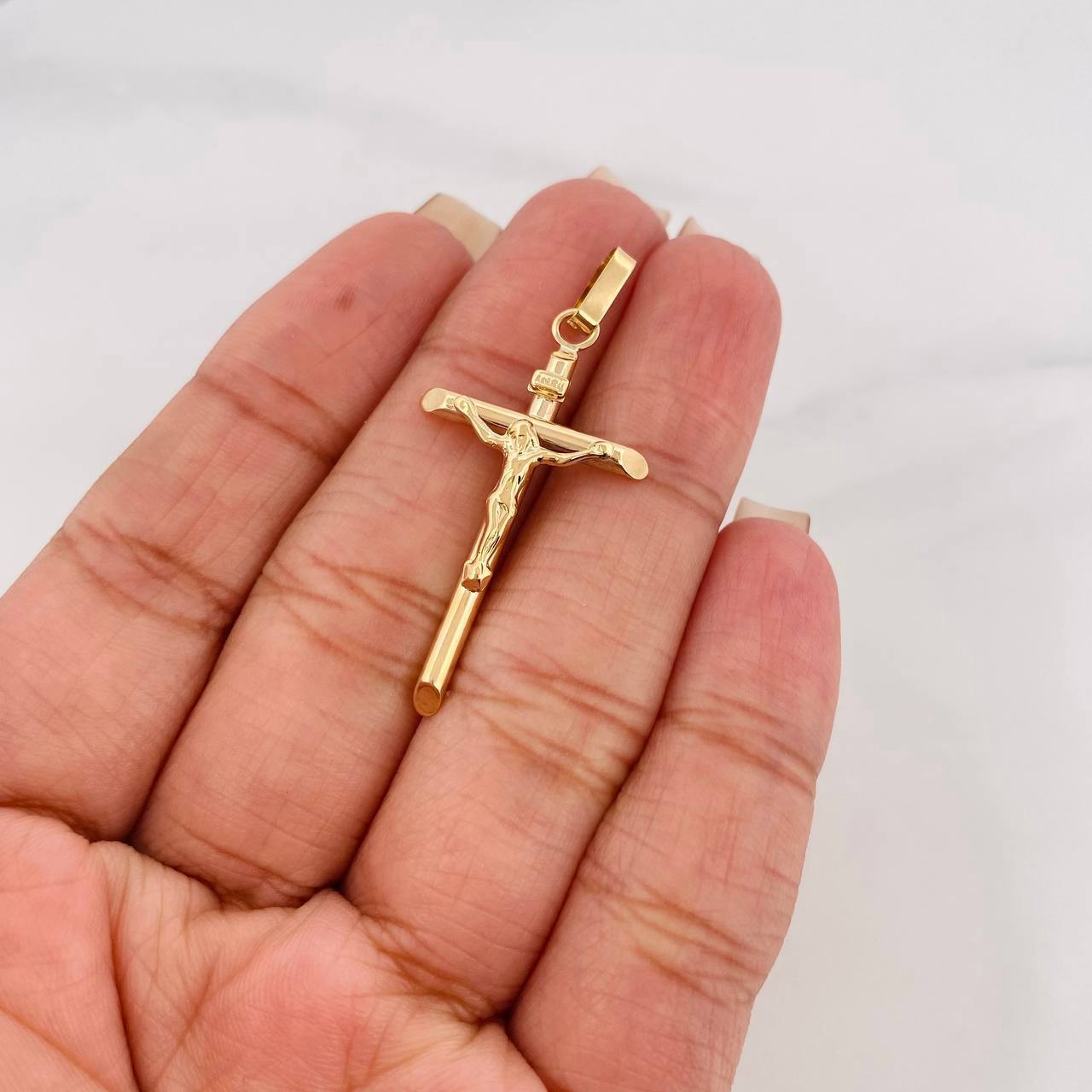 Pendant Cross Christ Flat Tips 1.2 g / 1 1/2 in 18K Yellow Gold
