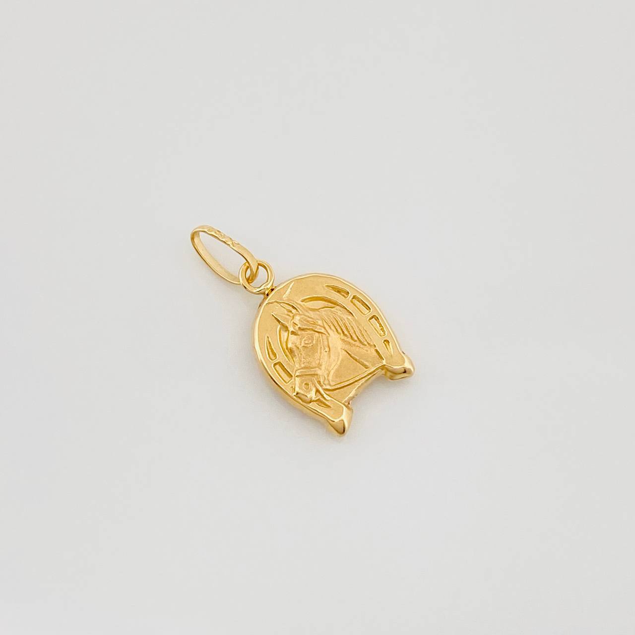 Horse Shoe Pendant 0.65 g / 3/4 in 18K Yellow Gold