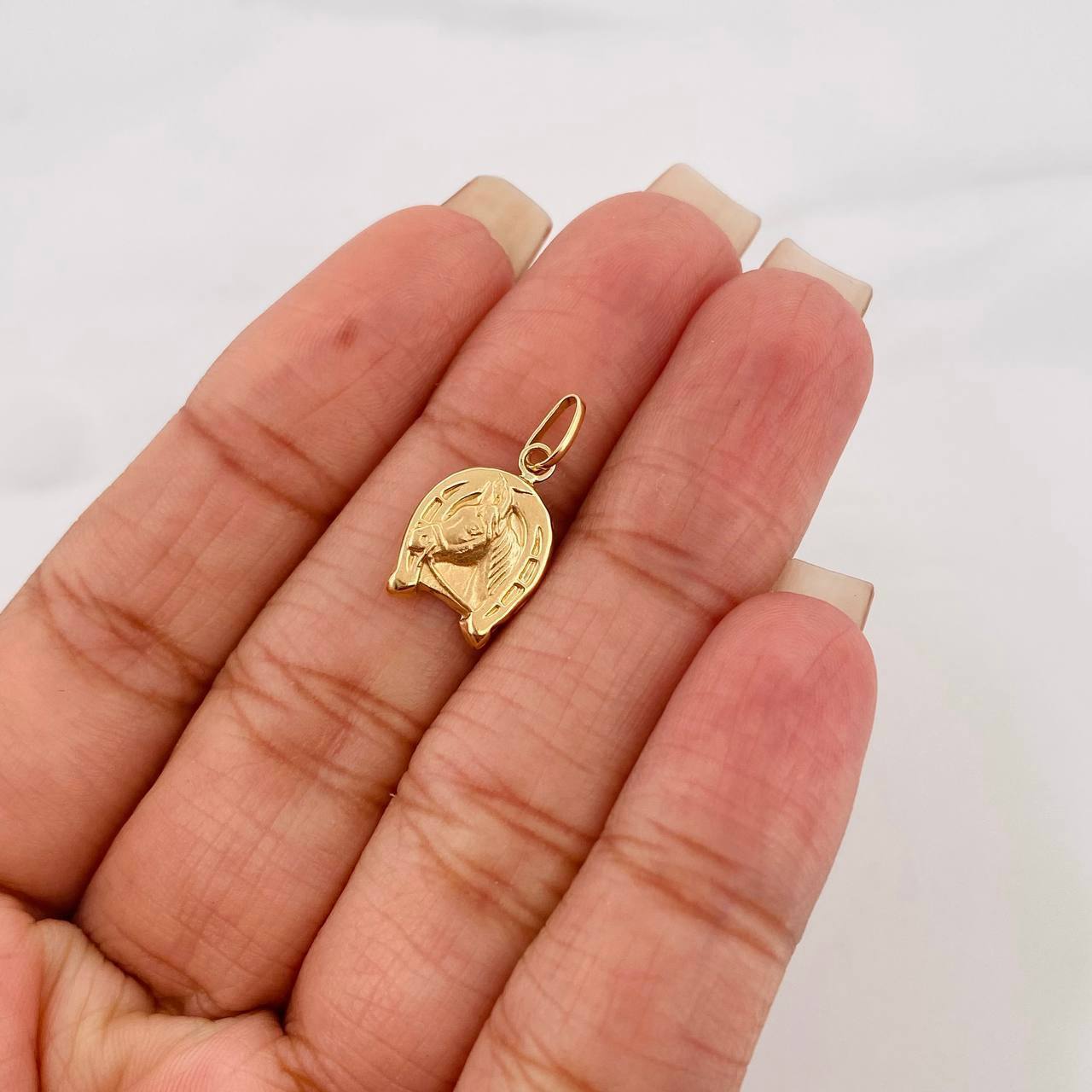 Horse Shoe Pendant 0.65 g / 3/4 in 18K Yellow Gold