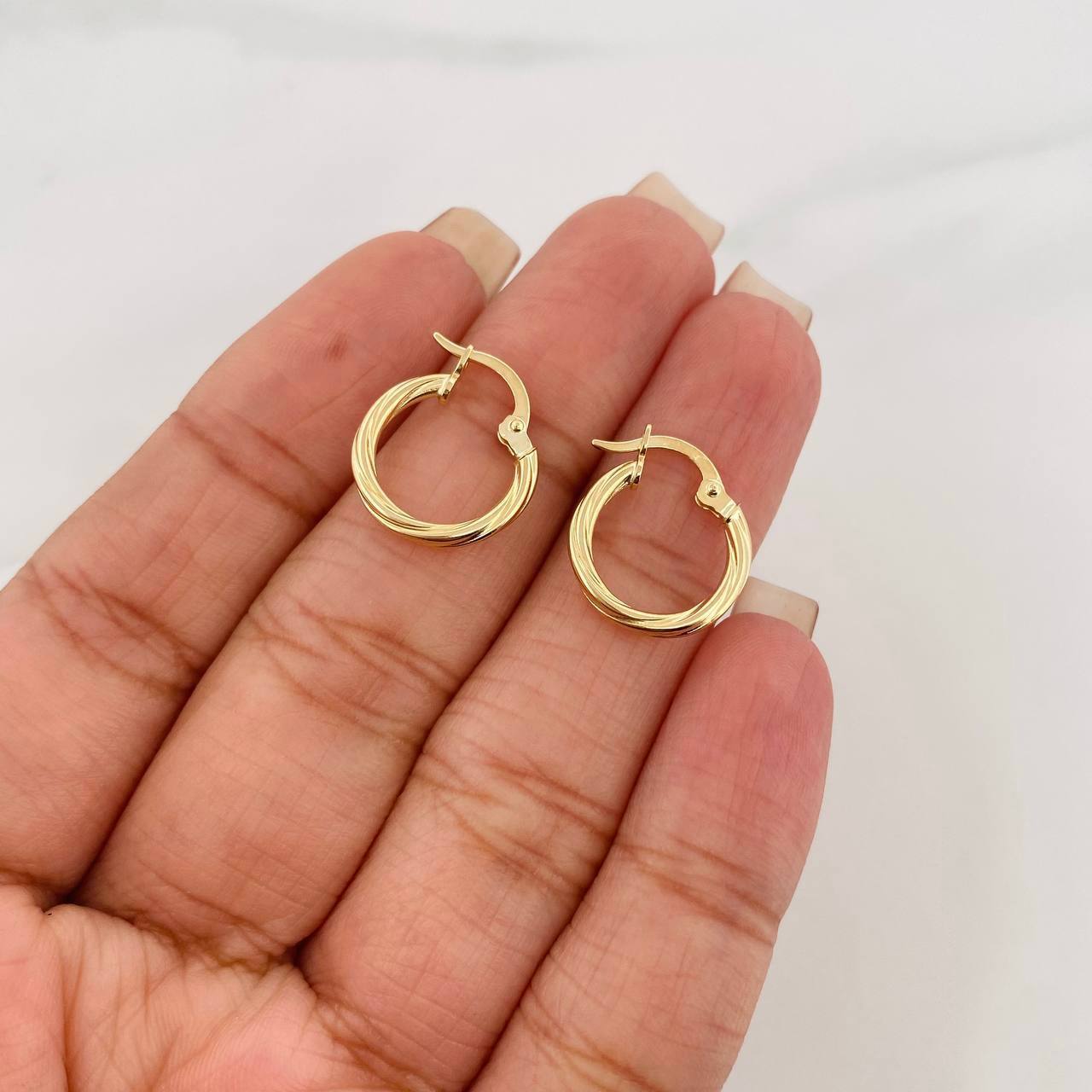 Hoop Earrings Mary 1 g / 3/4 in 18K Yellow Gold