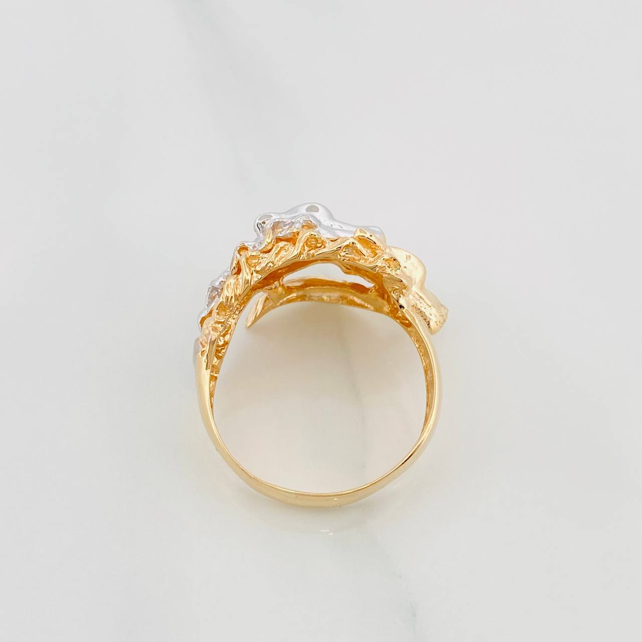 Crossed Horses Ring 6.85 g / Size 9 3/4 Two-Tone Yellow and White Gold 18K