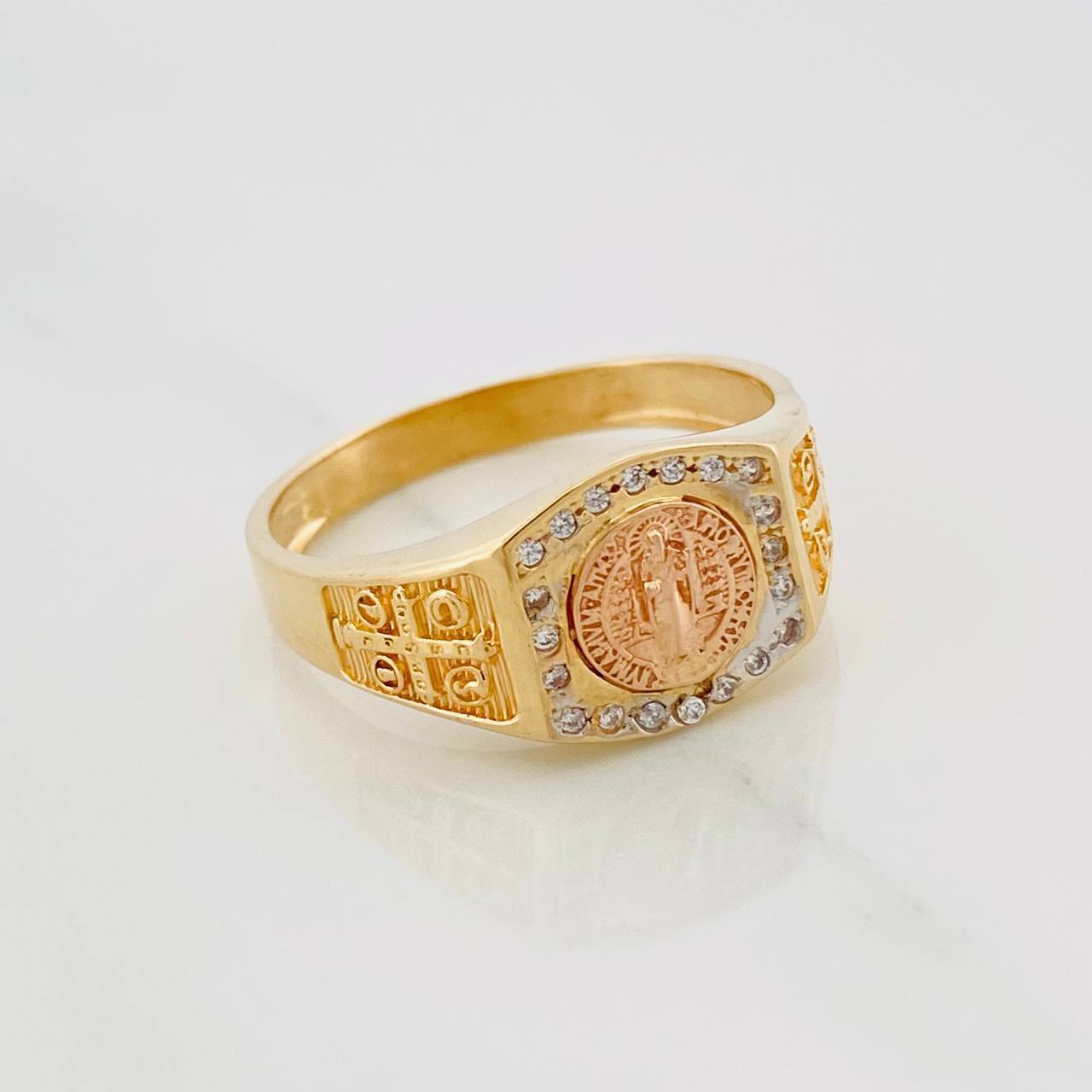 San Benito Ring 4.65 g / Size 9 3/4 Three Golds 18K