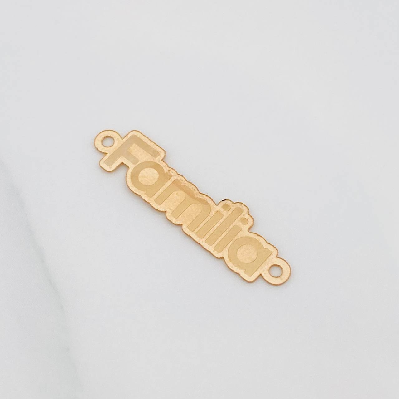 Herraje Placa Familia 0.7 g / 1 1/4 in Oro Amarillo 18K