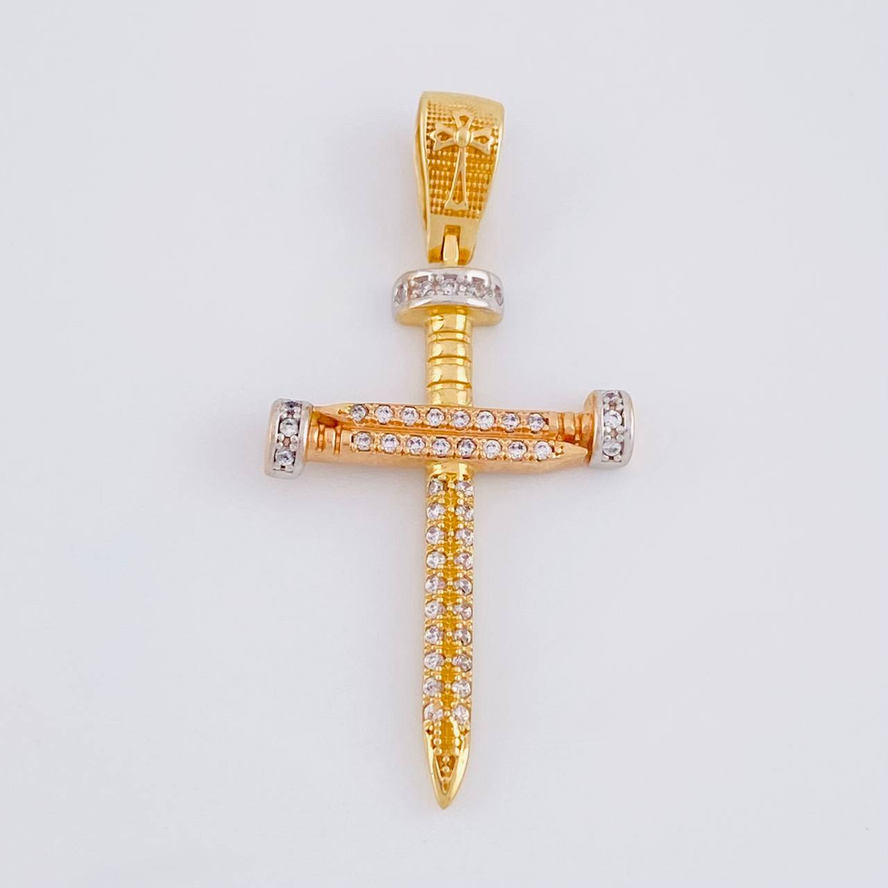 Dije Cruz Clavo 3.35g / 1 1/2 in Tres Oros 18K
