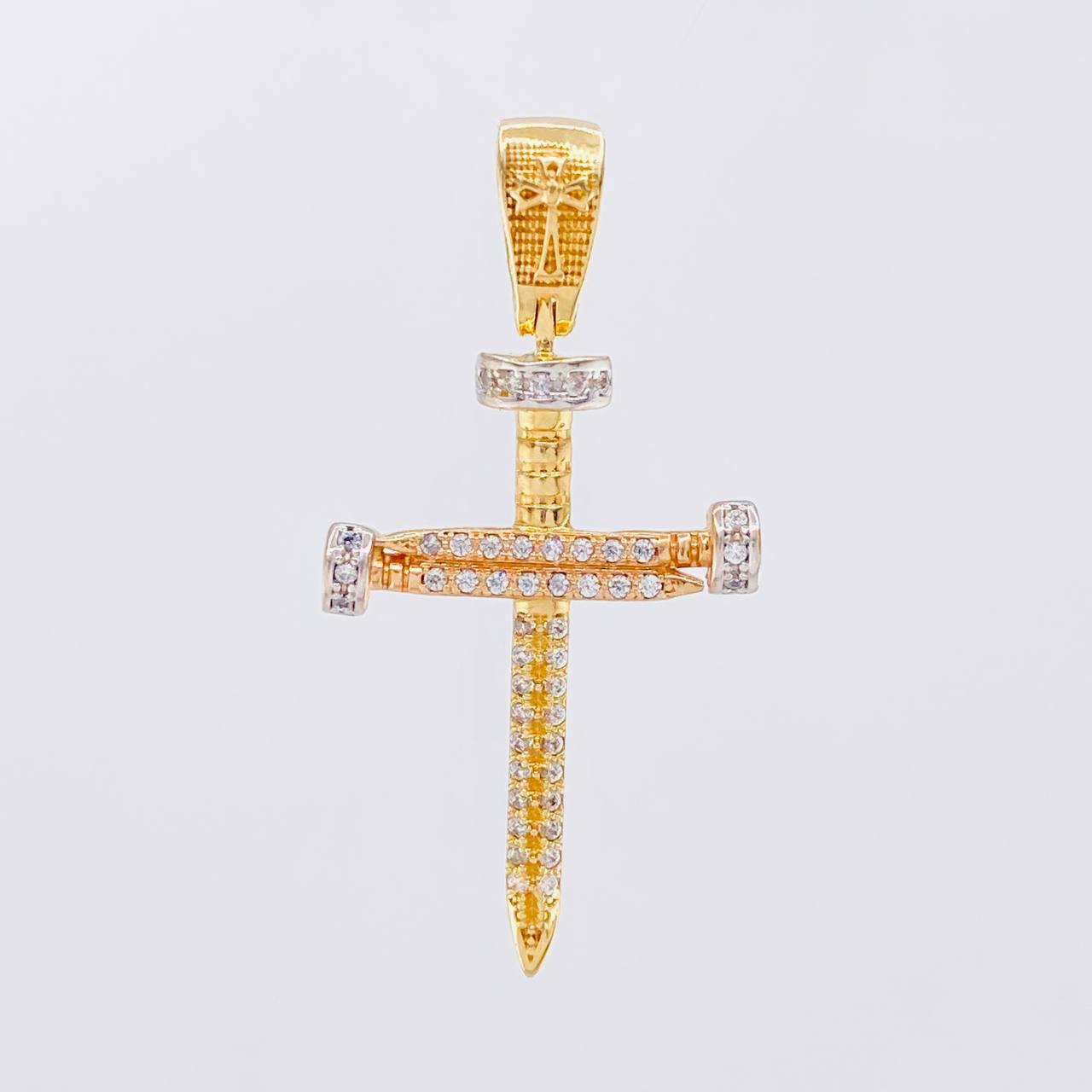 Dije Cruz Clavo 3.35g / 1 1/2 in Tres Oros 18K