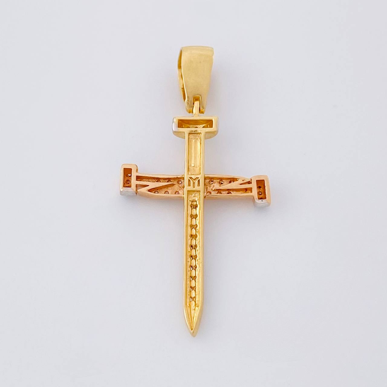 Dije Cruz Clavo 3.35g / 1 1/2 in Tres Oros 18K