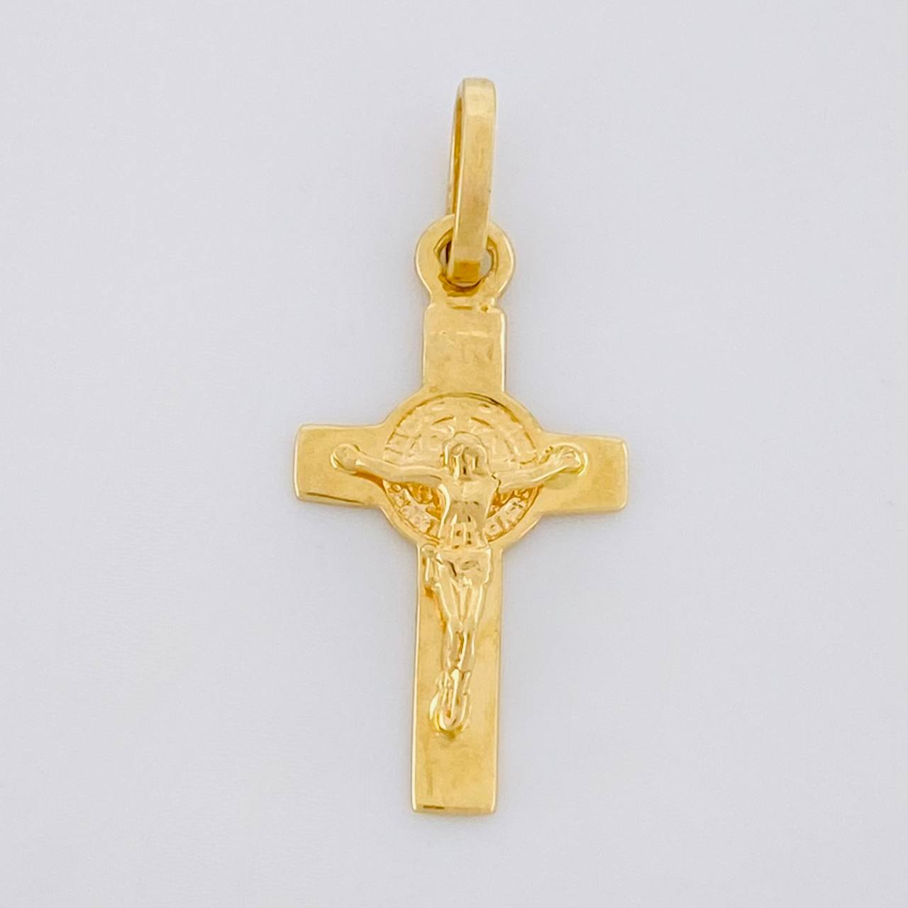 Dije Cruz Cristo San Benito 1.05g / 1 in Oro Amarillo 18K