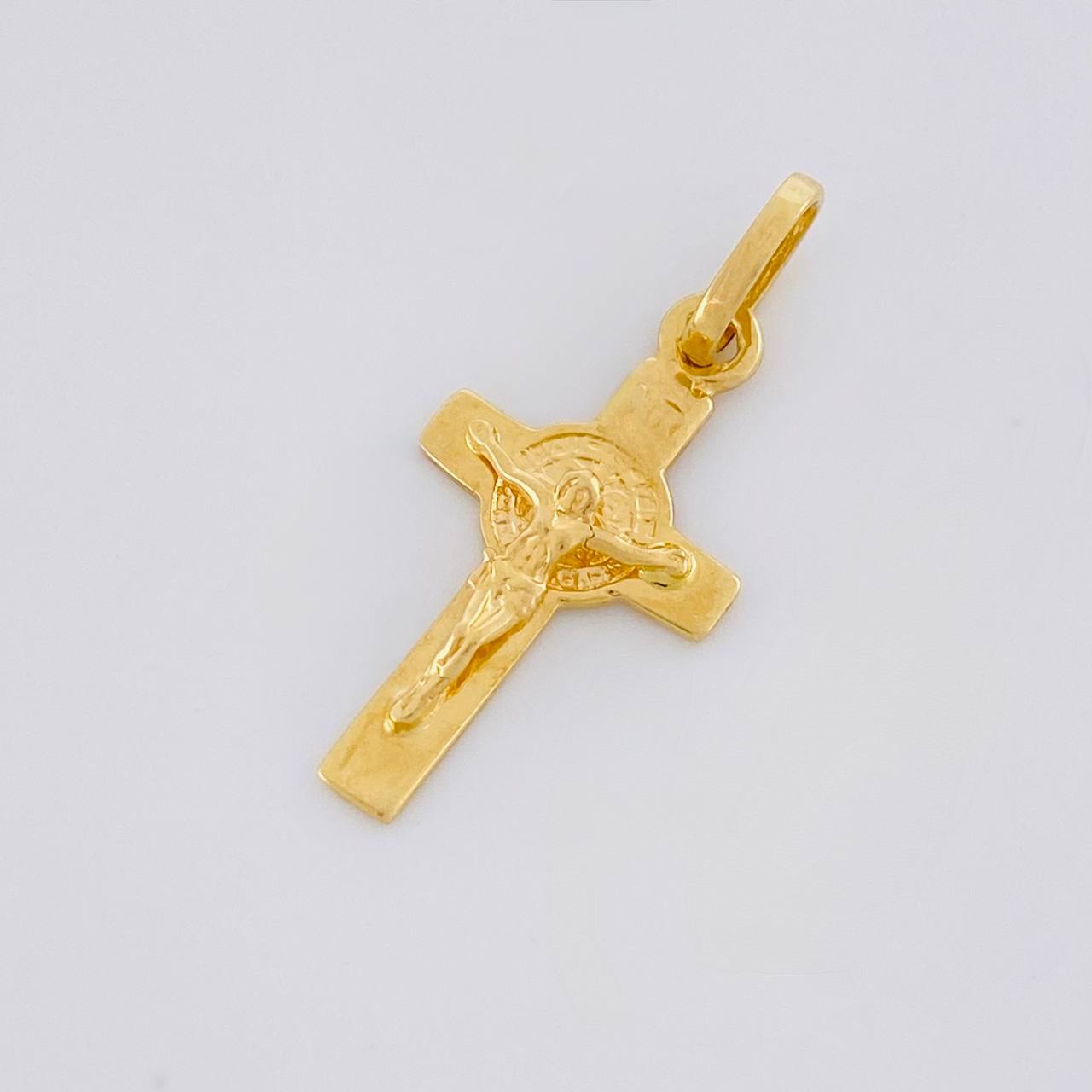 Pendant Cross Christ Saint Benedict 1.1g / 1 in Yellow Gold 18K