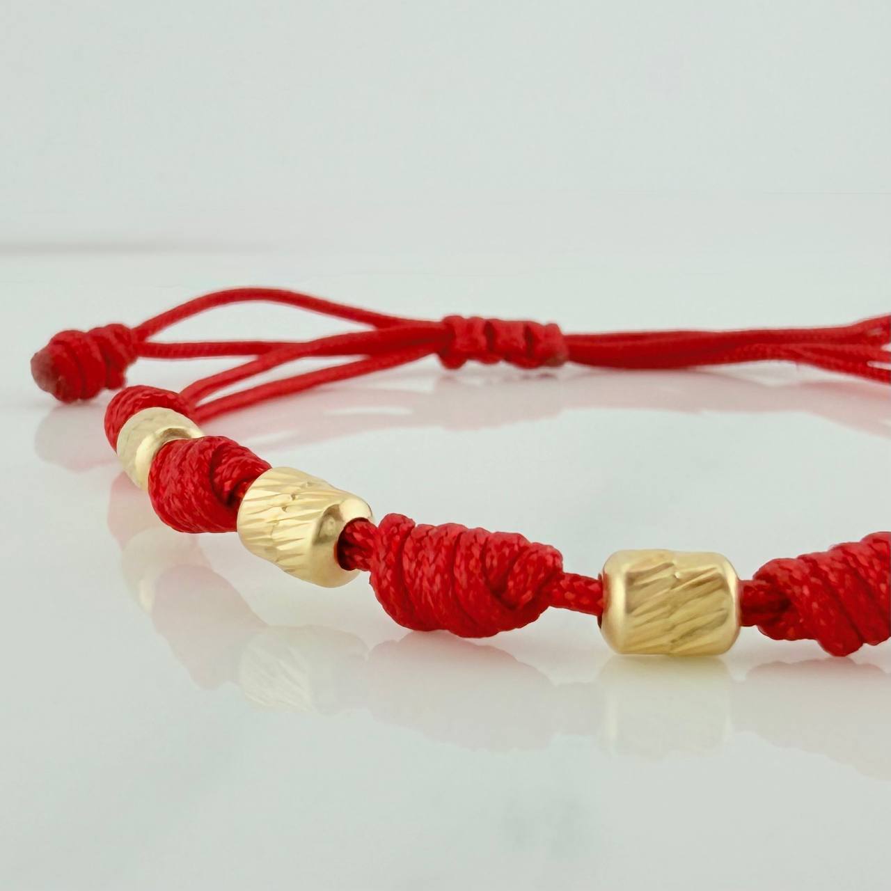 Pulsera Tejida Roja Cilindros Diamantados 0.7gr / 4mm Oro Amarillo 18K