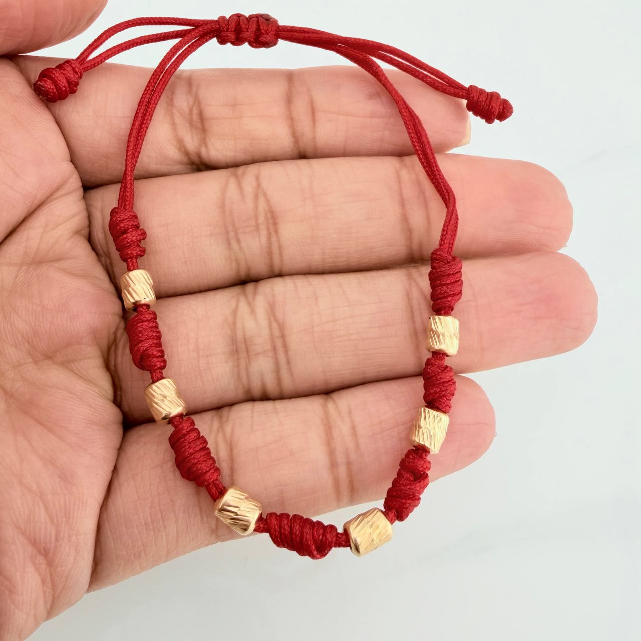 Pulsera Tejida Roja Cilindros Diamantados 0.7gr / 4mm Oro Amarillo 18K