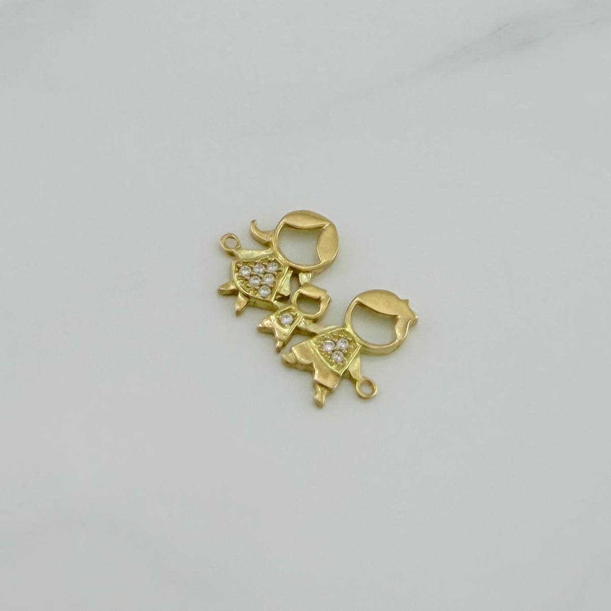 Charm Family Silhouette 1.1 g / 3/4 in 18K Yellow Gold