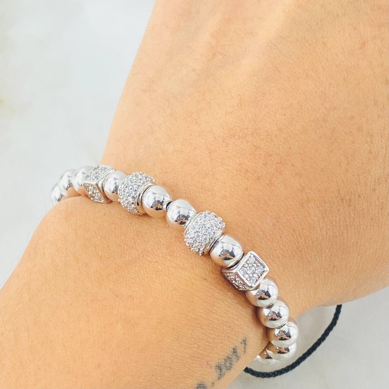 Black Fire Bead Cubicular Bracelet 7.8gr / 18K White Gold