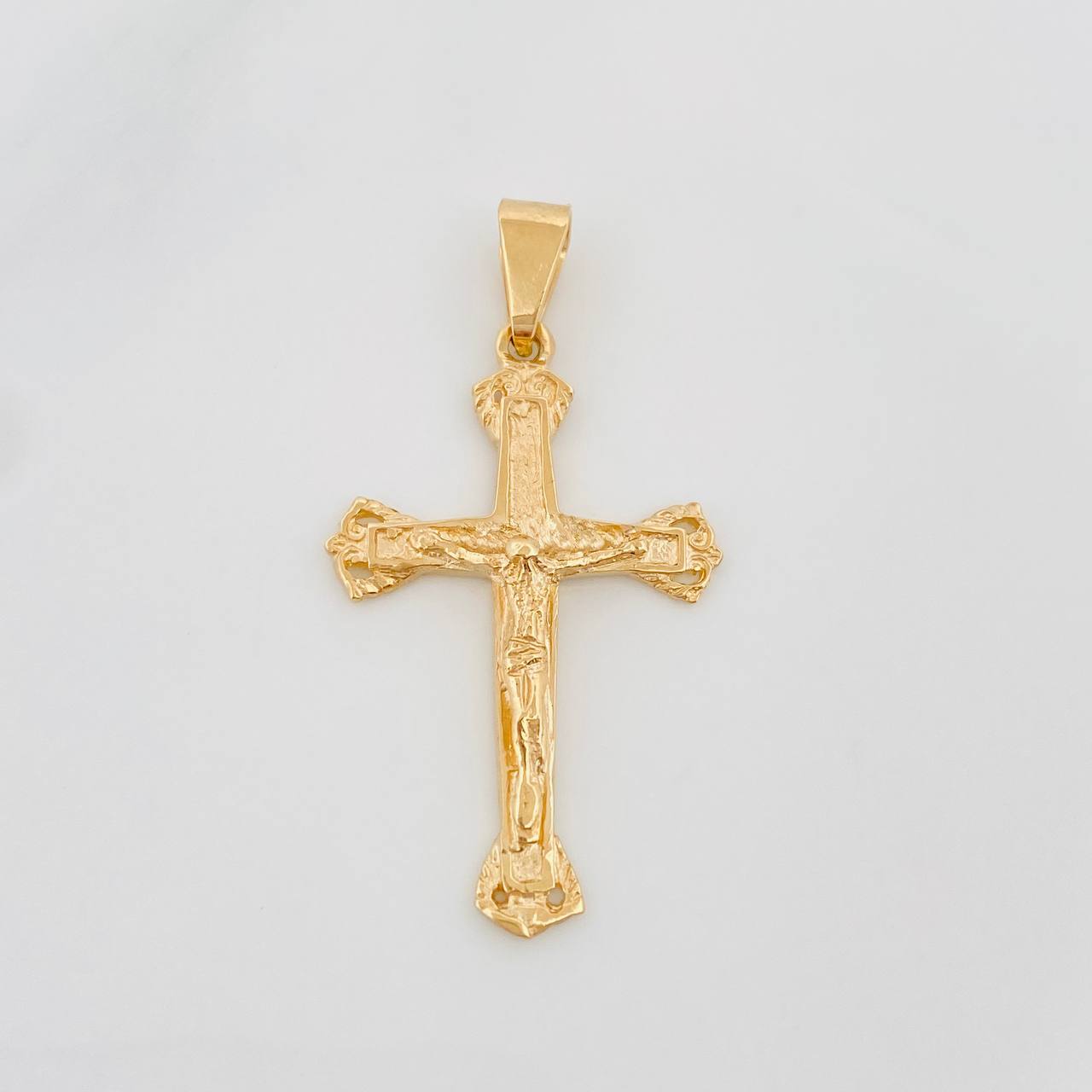 Dije Cruz Cristo 3.35 g / 1 1/2 in Oro Amarillo 18K