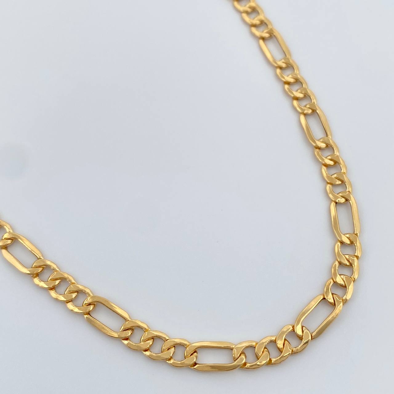 Cadena Figaro 9.1gr / 23 1/2 in / 4.37mm Oro Amarillo +1 18K %