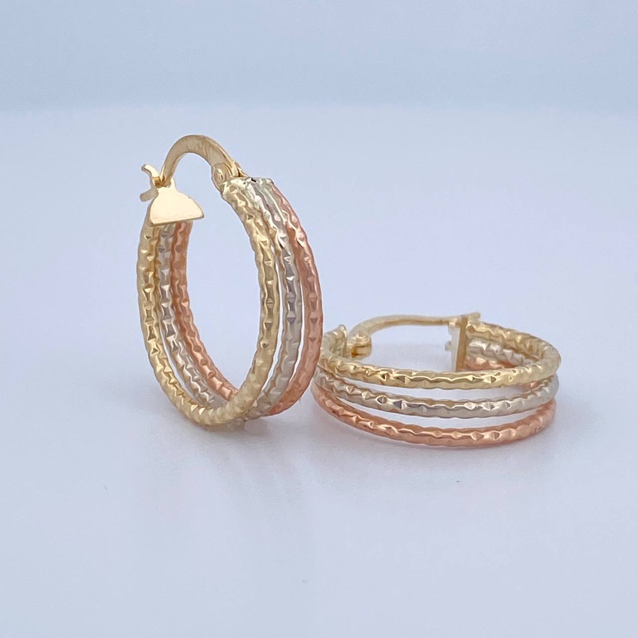 Daki Hoop Earrings 1.55gr / 3/4 in / Three 18K Golds