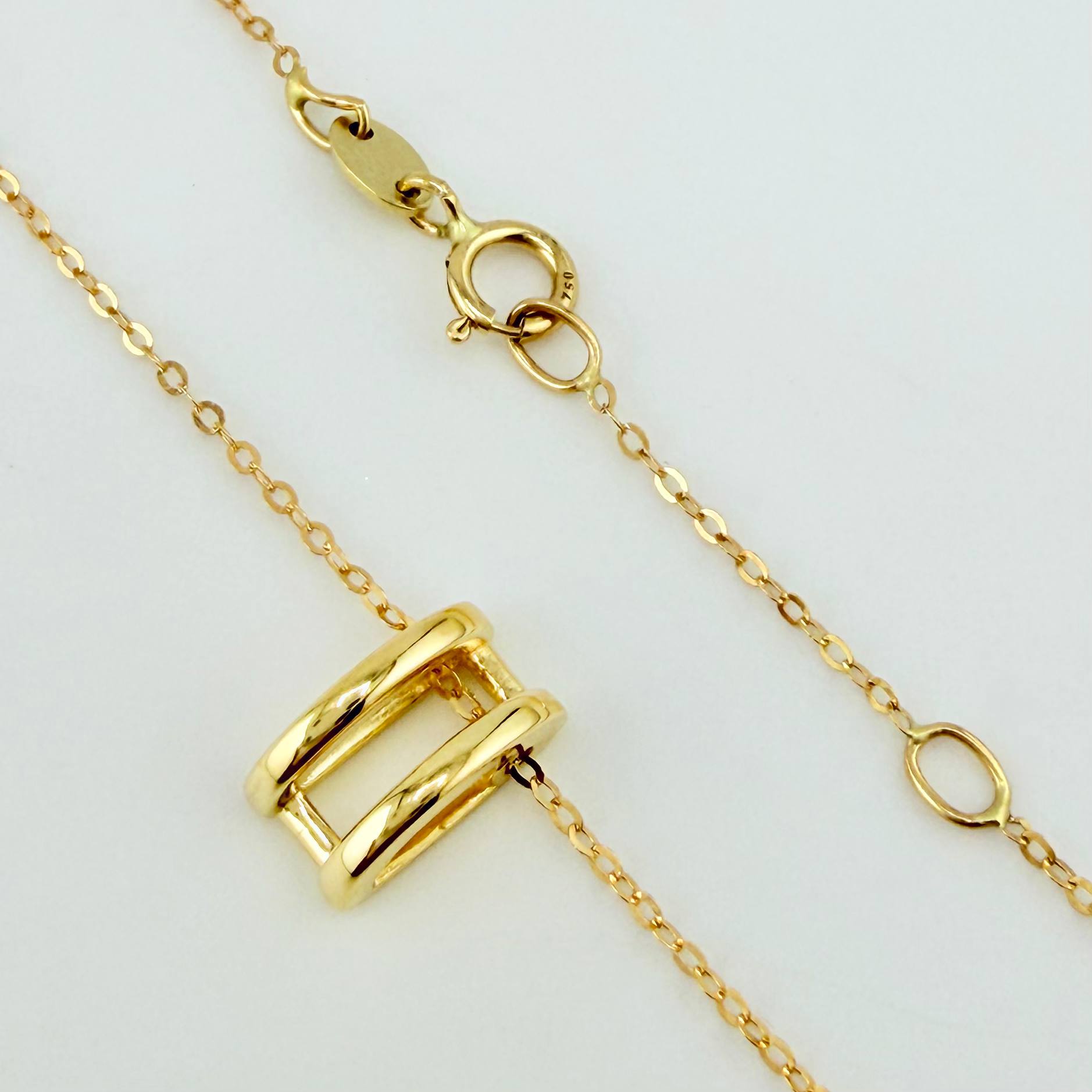 Cadena Aro Seguido Esencia Dorada 1.85gr / 17 3/4 in / 0.6mm Oro Amarillo +4 18K *