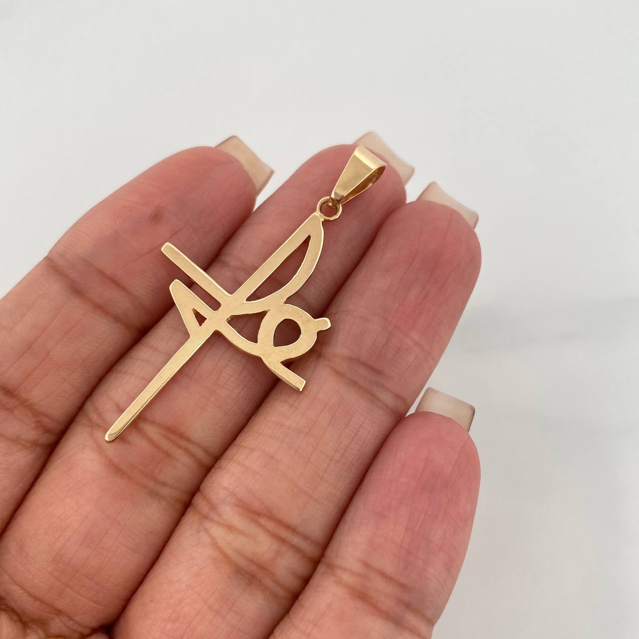 Dije Fe 2.8 g / 1 1/2 in Oro Amarillo 18K
