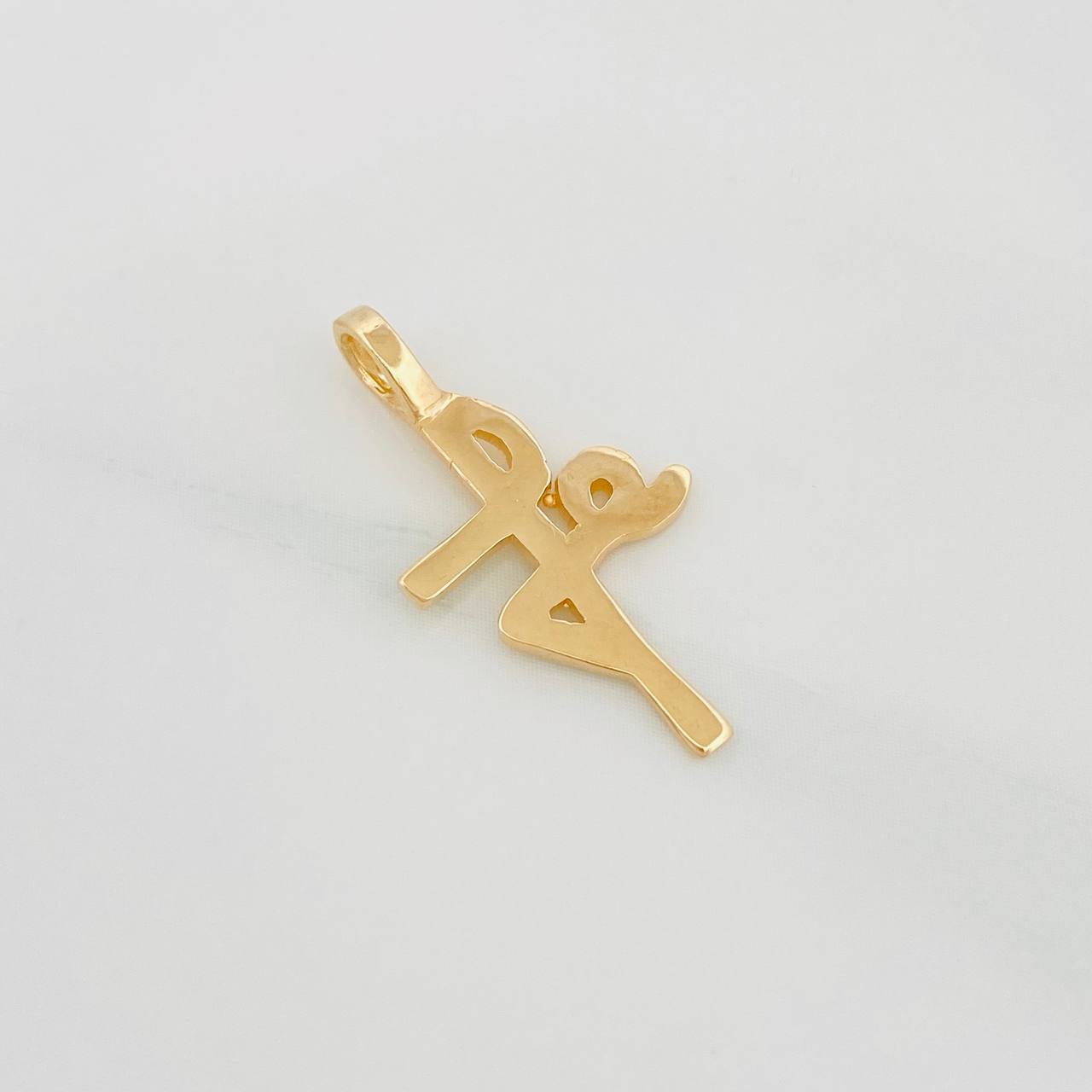 Dije Fe 1.2 g / 3/4 in Oro Amarillo 18K