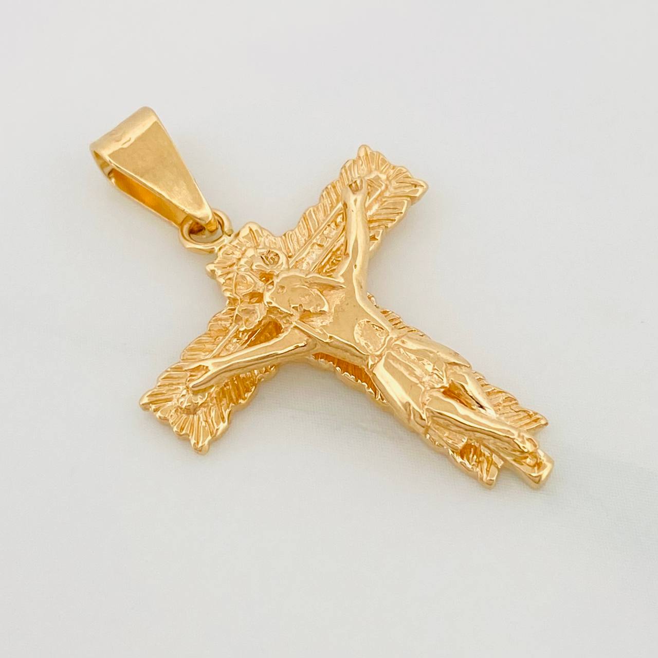 Dije Cruz Cristo 3 g / 1 1/4 in Oro Amarillo 18K