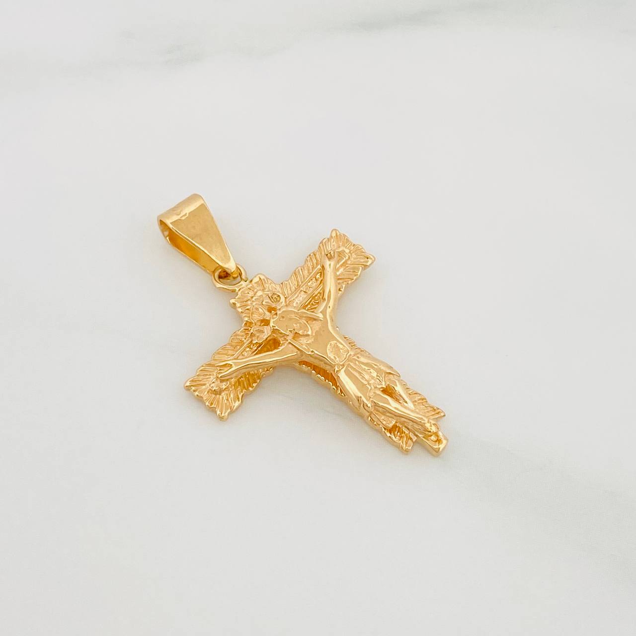 Dije Cruz Cristo 3 g / 1 1/4 in Oro Amarillo 18K