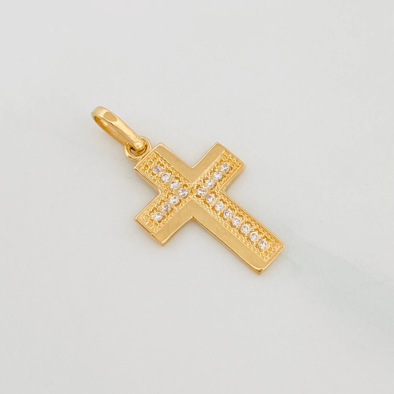Dije Cruz 1.35 g / 3/4 in Oro Amarillo 18K