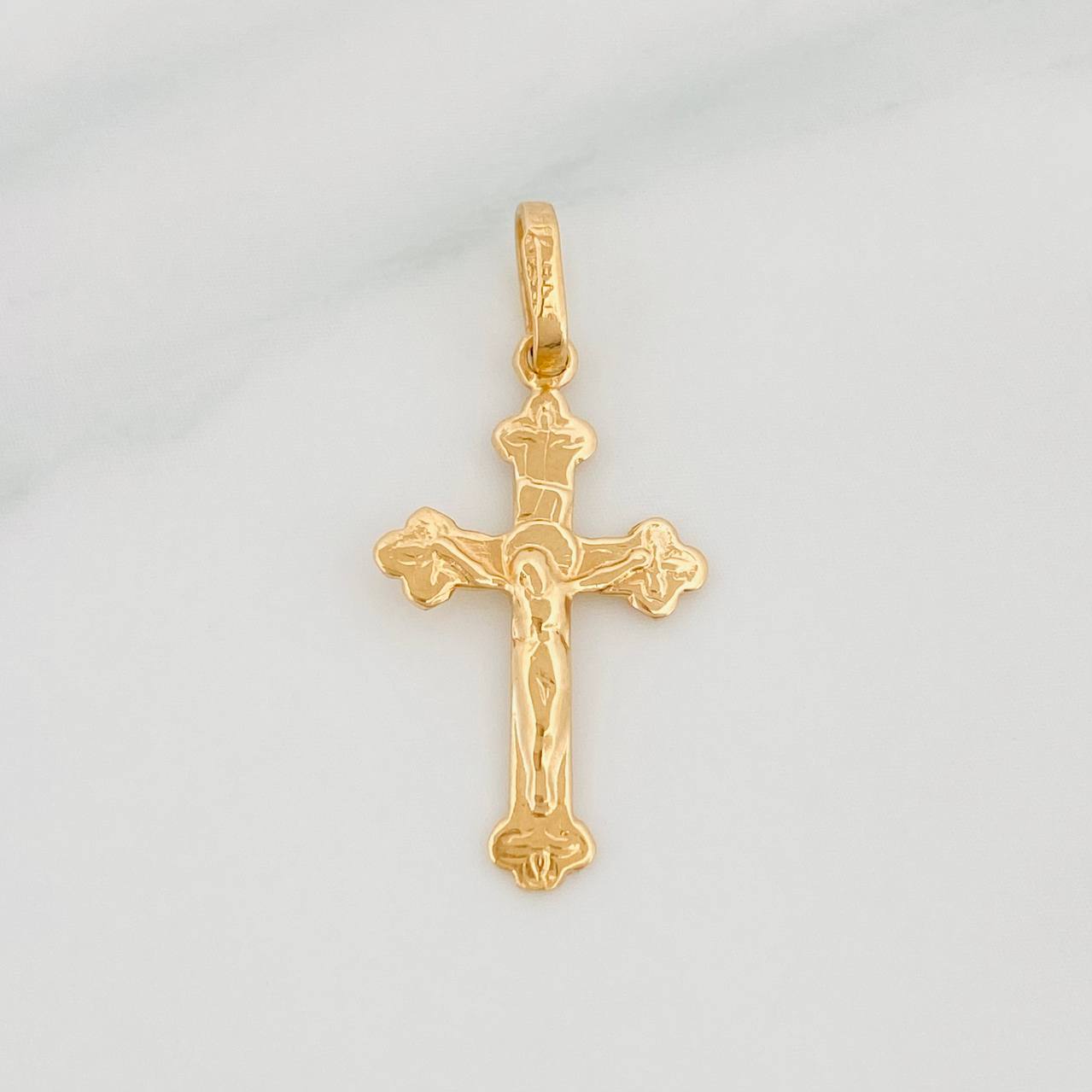 Dije Cruz Cristo 0.65 g / 3/4 in Oro Amarillo 18K