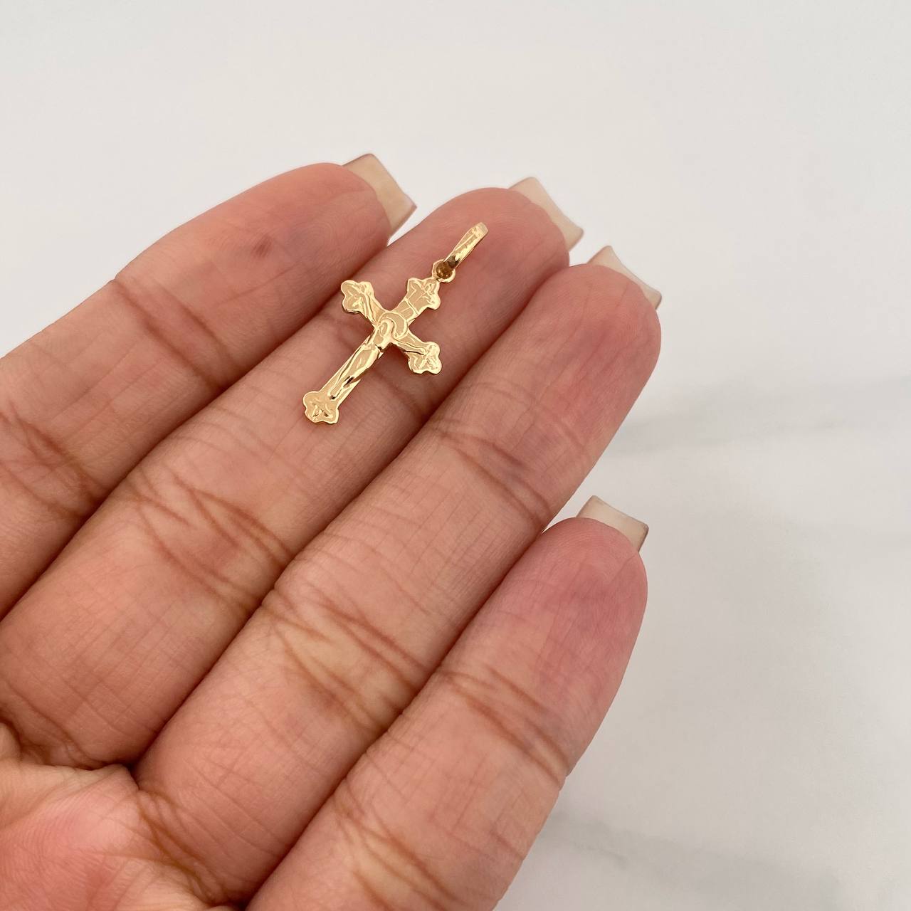 Dije Cruz Cristo 0.65 g / 3/4 in Oro Amarillo 18K