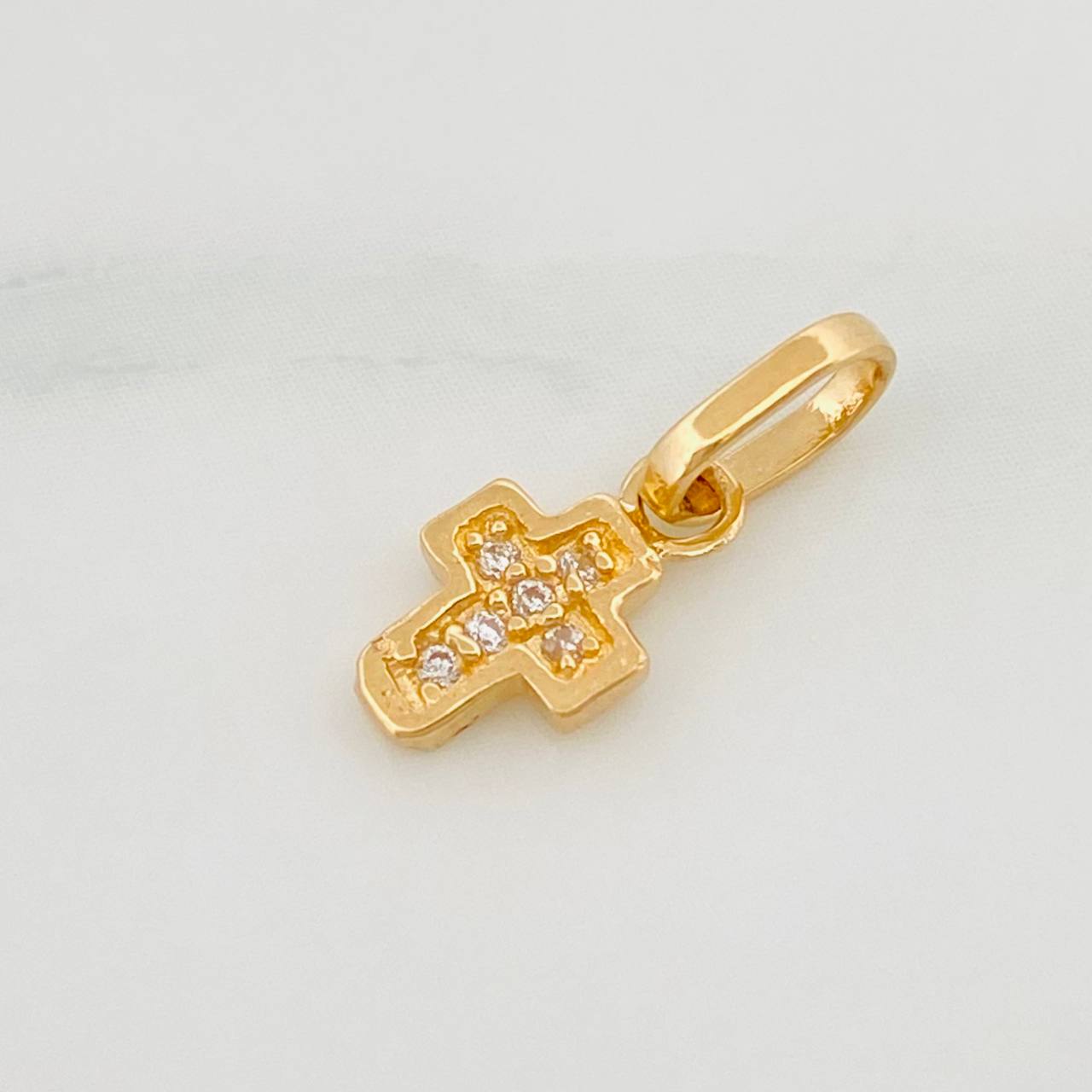 Dije Cruz 0.55 g / 1/2 in Oro Amarillo 18K
