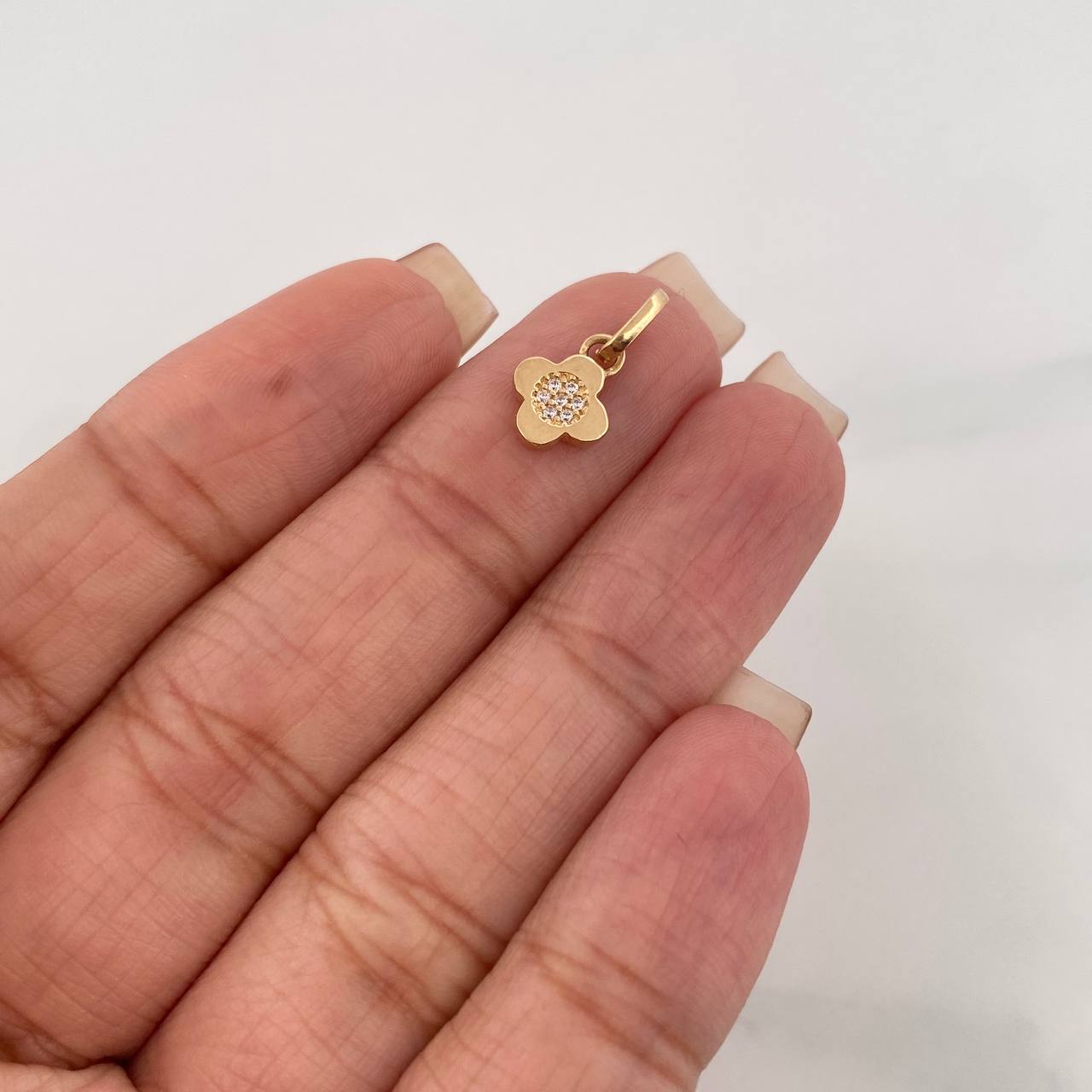 Dije Flor 0.7 g / 1/2 in Oro Amarillo 18K